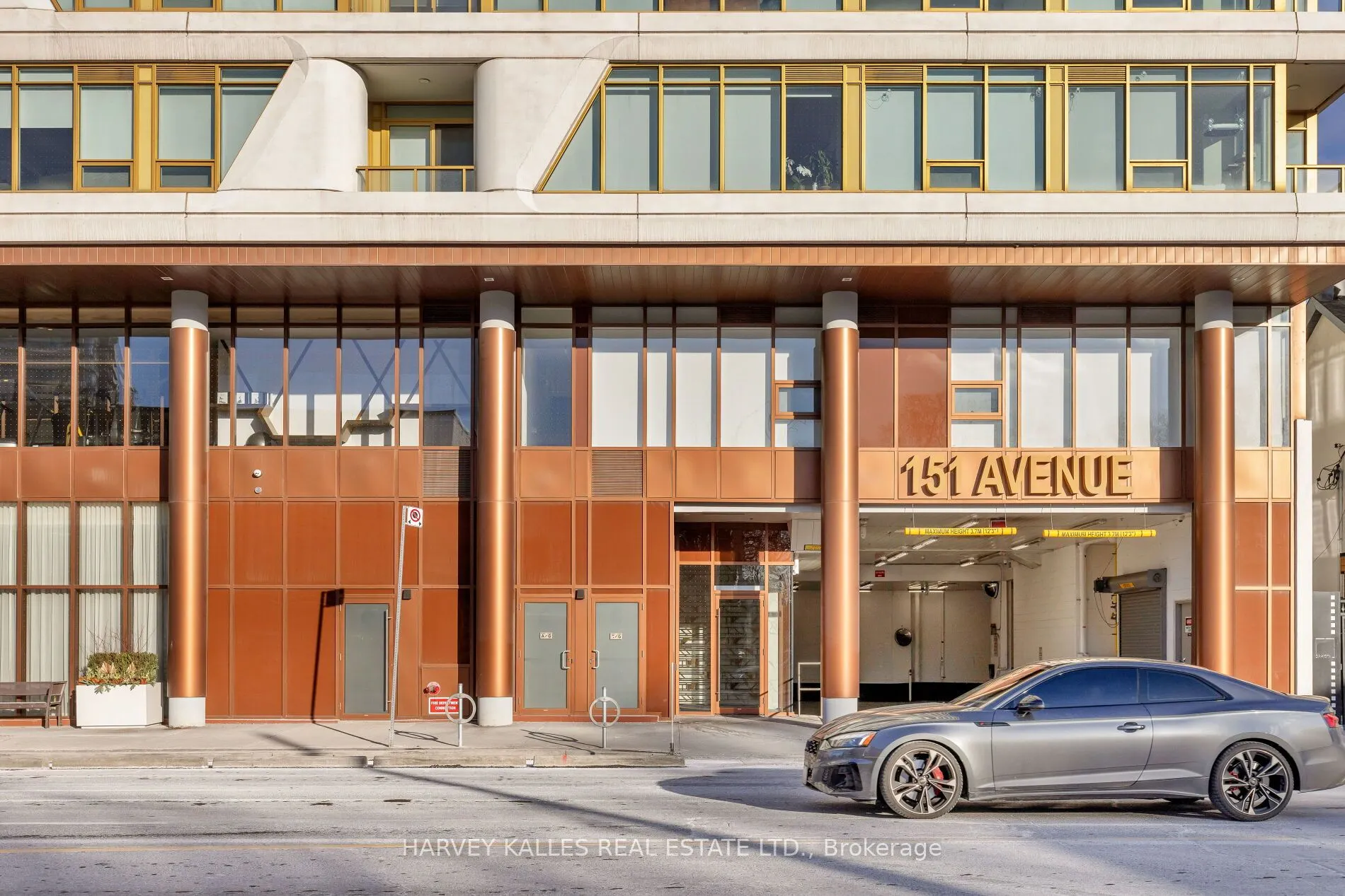 151 Avenue Road, #805