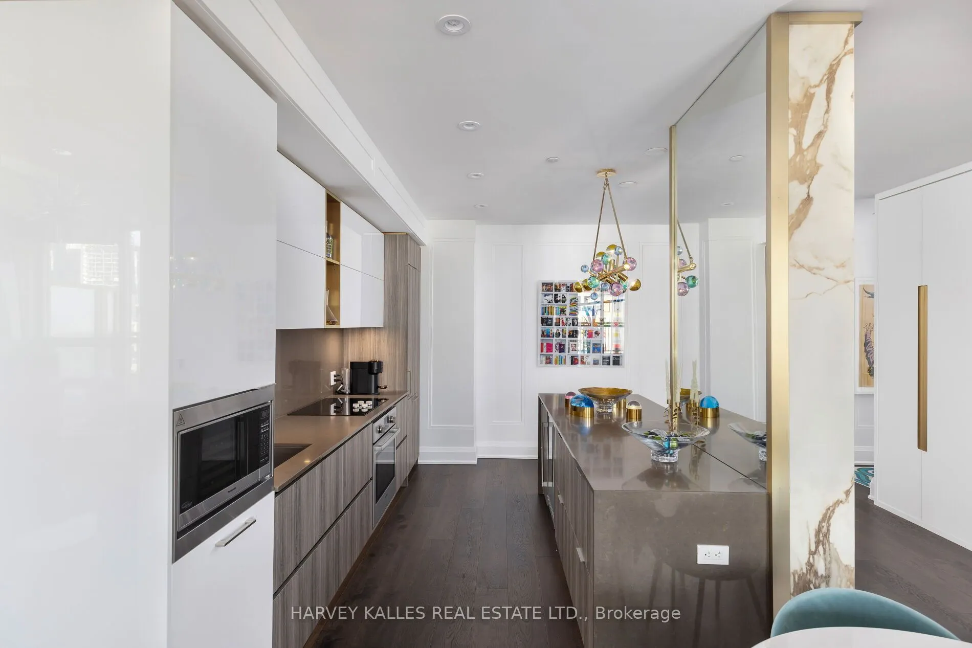 151 Avenue Road, #805