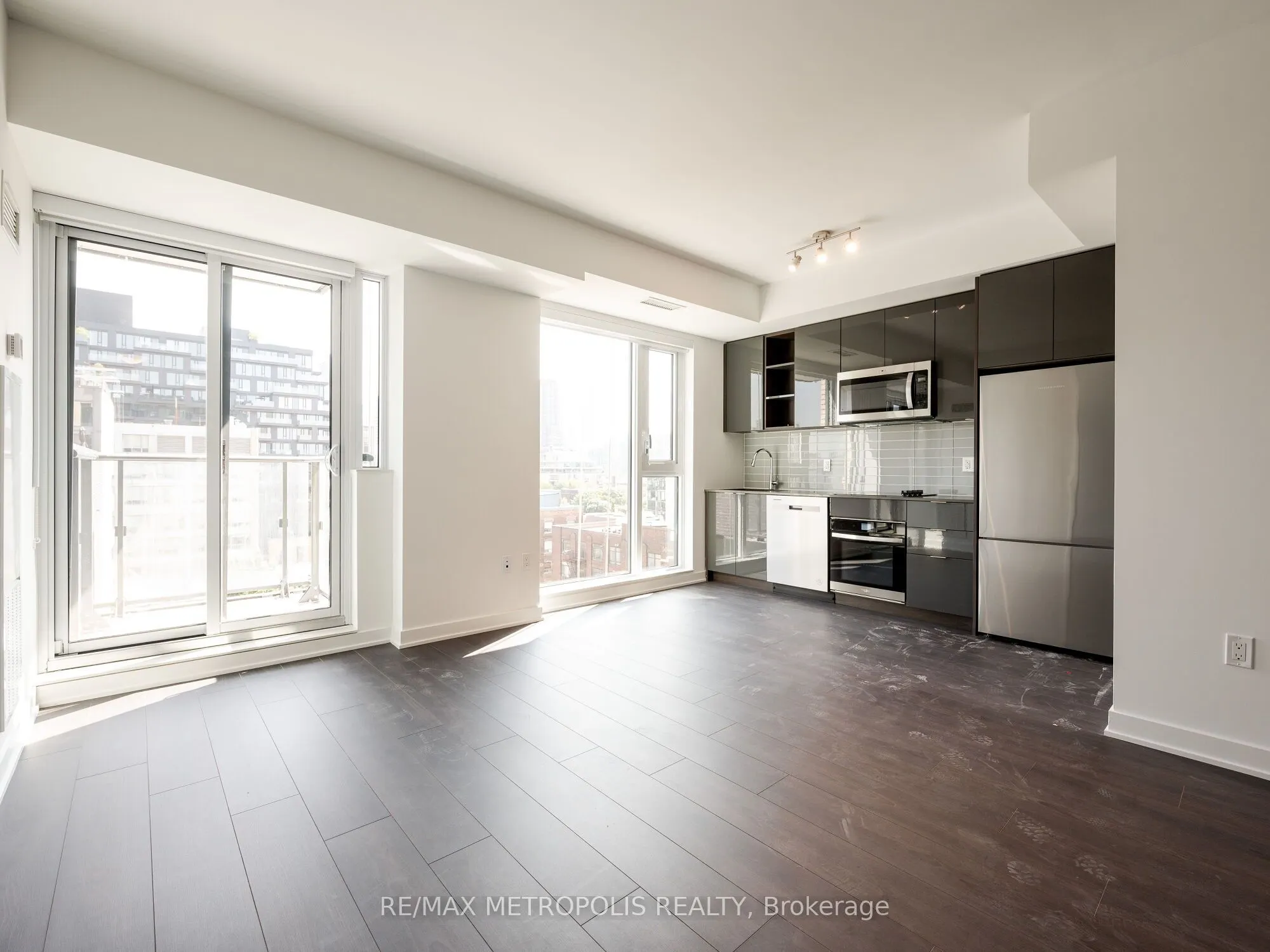 543 Richmond Street W, #806