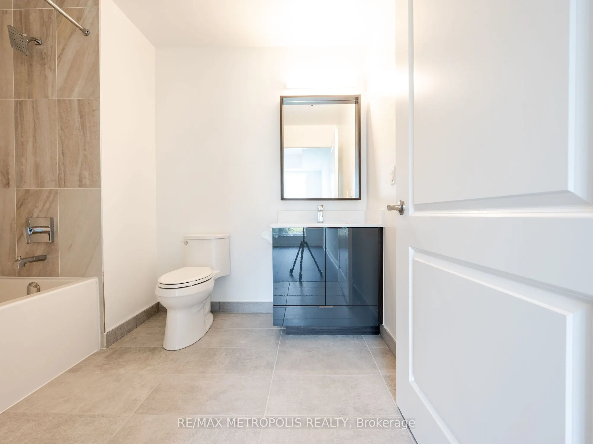 543 Richmond Street W, #806