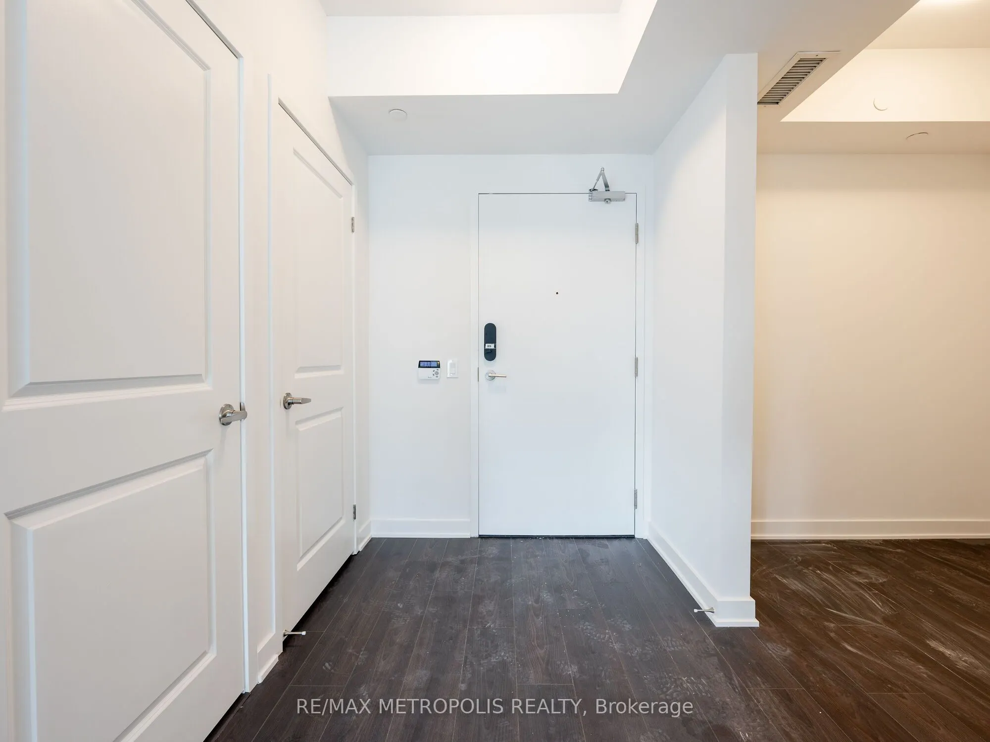 543 Richmond Street W, #806