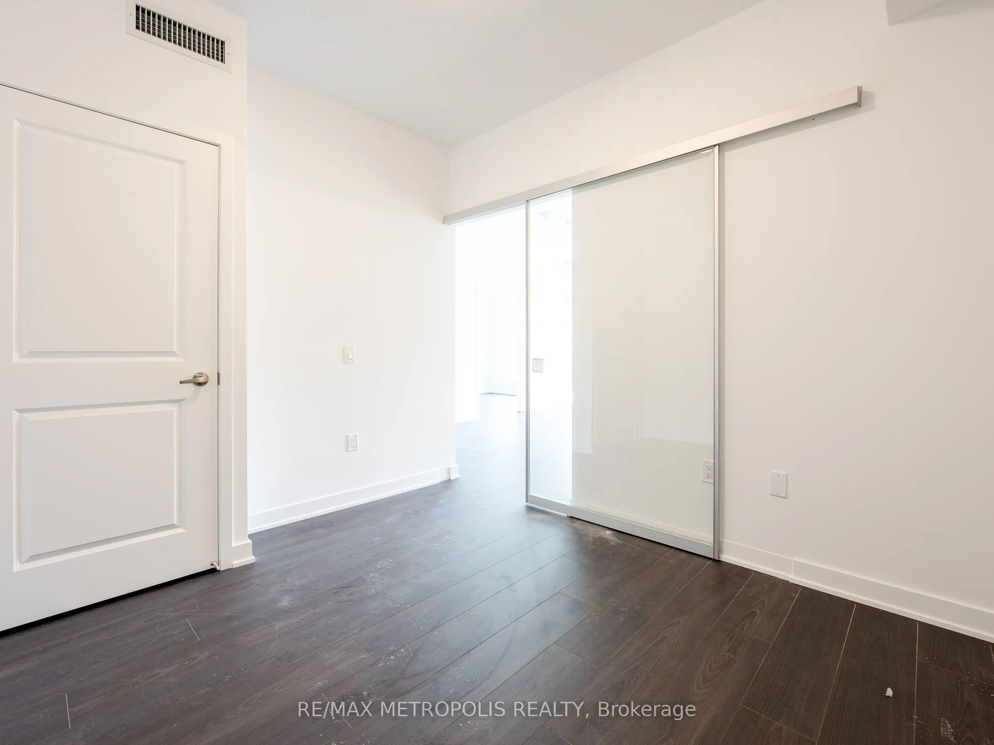 543 Richmond Street W, #806