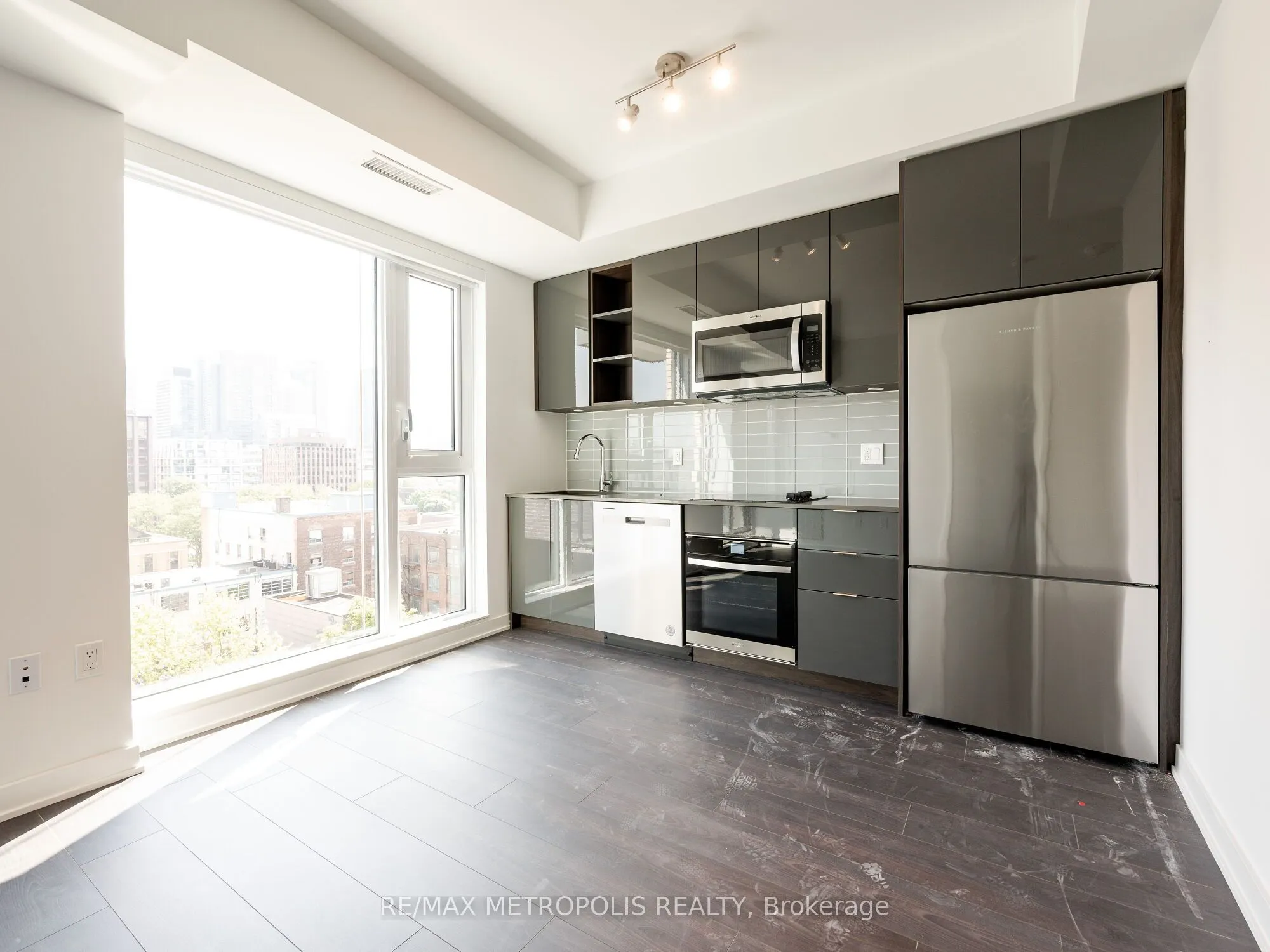 543 Richmond Street W, #806