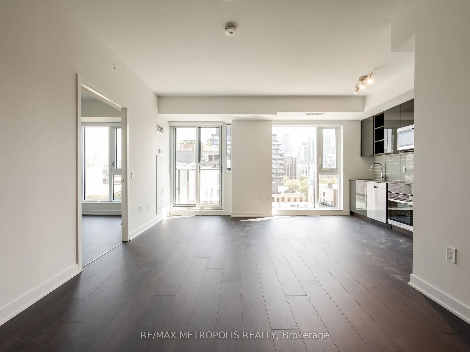 543 Richmond Street W, #806