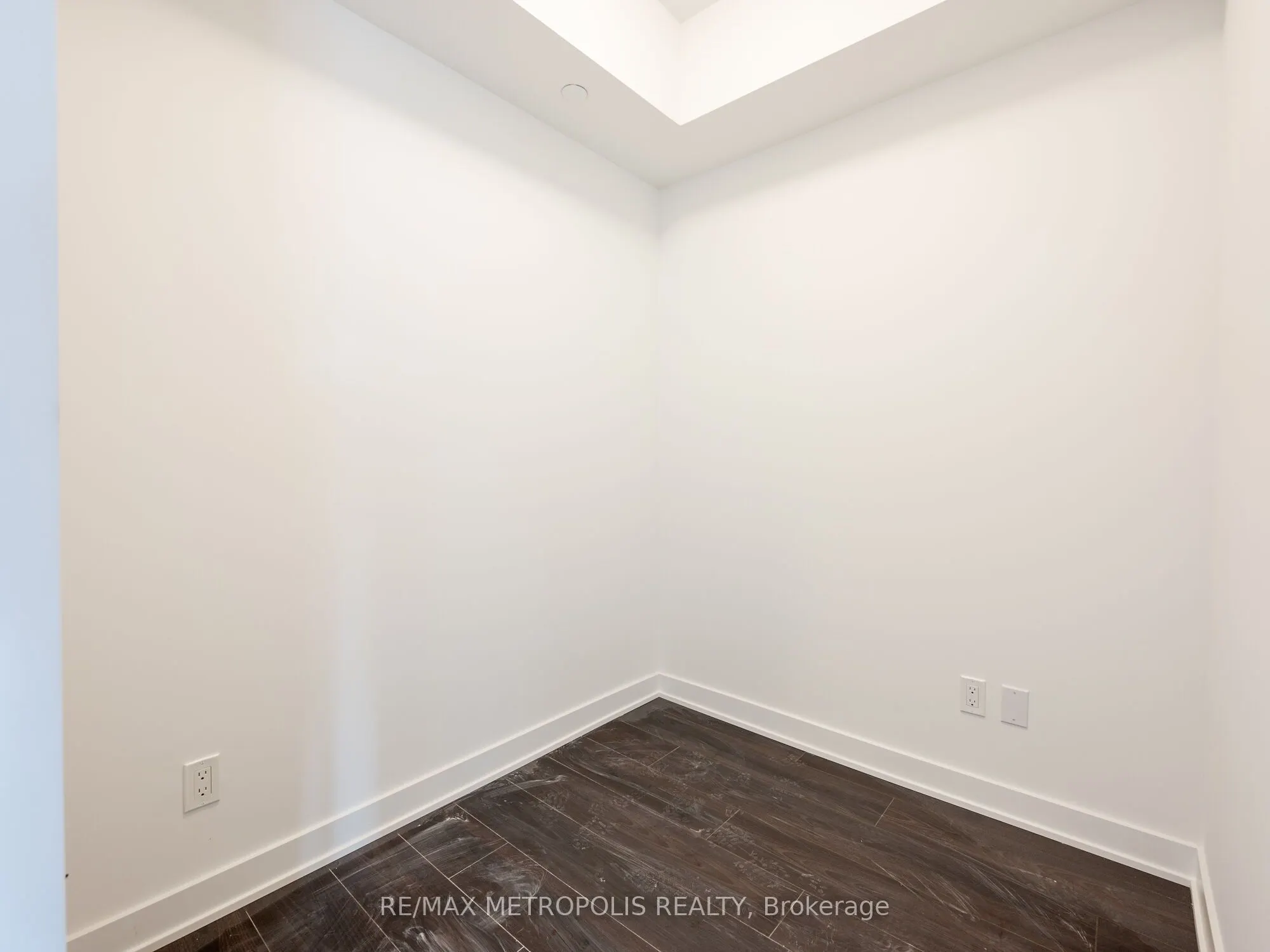 543 Richmond Street W, #806