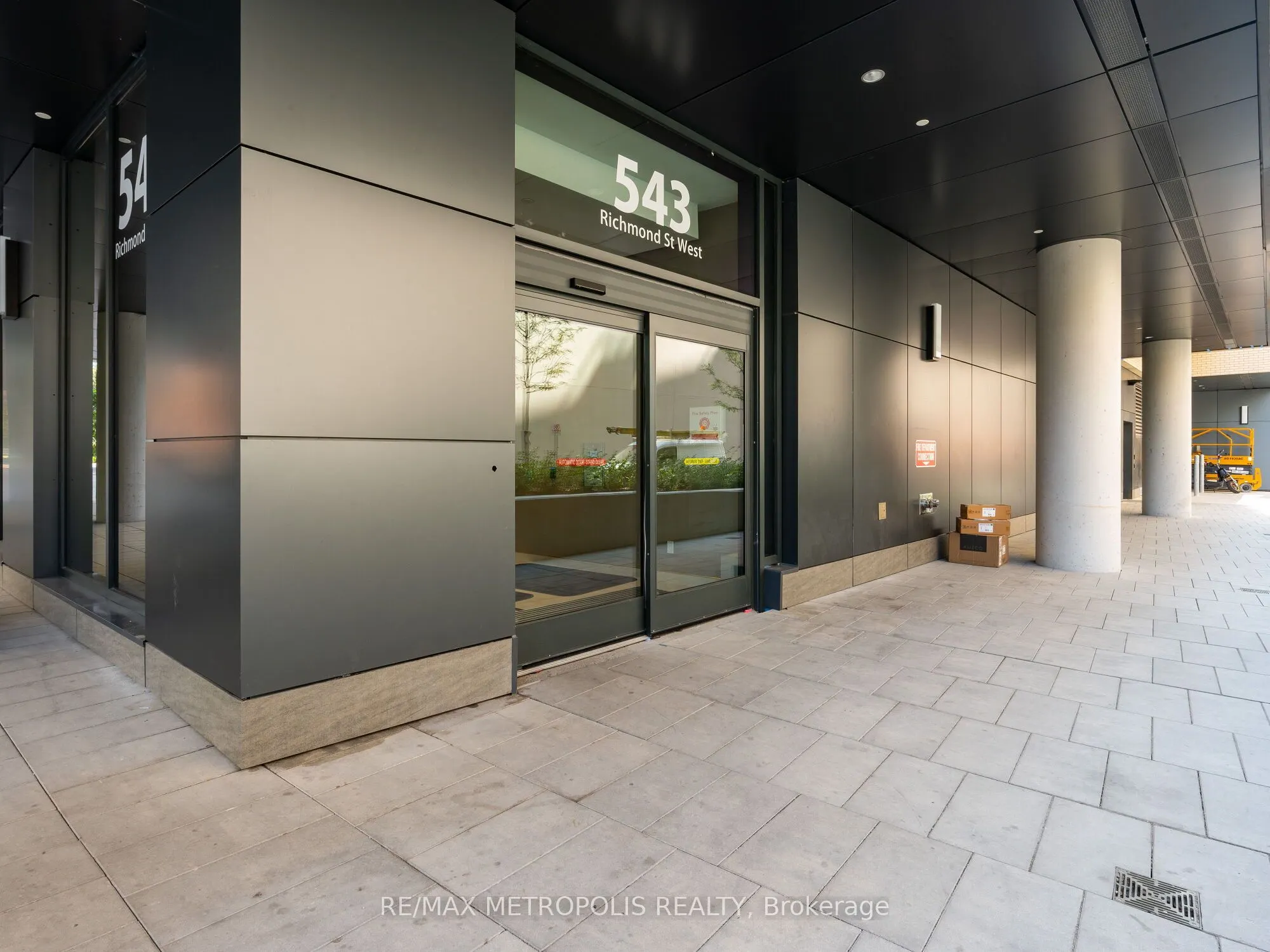 543 Richmond Street W, #806