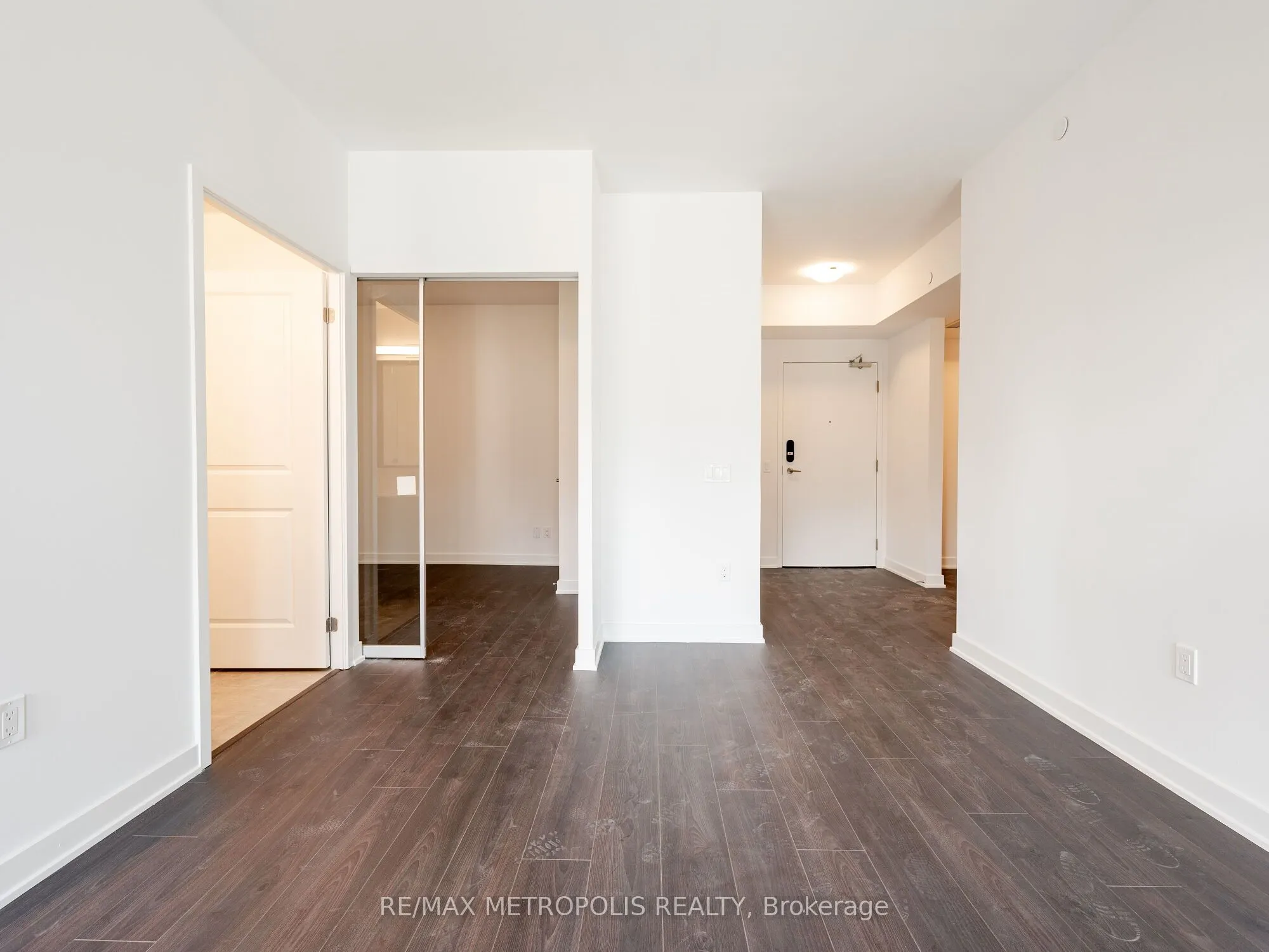 543 Richmond Street W, #806