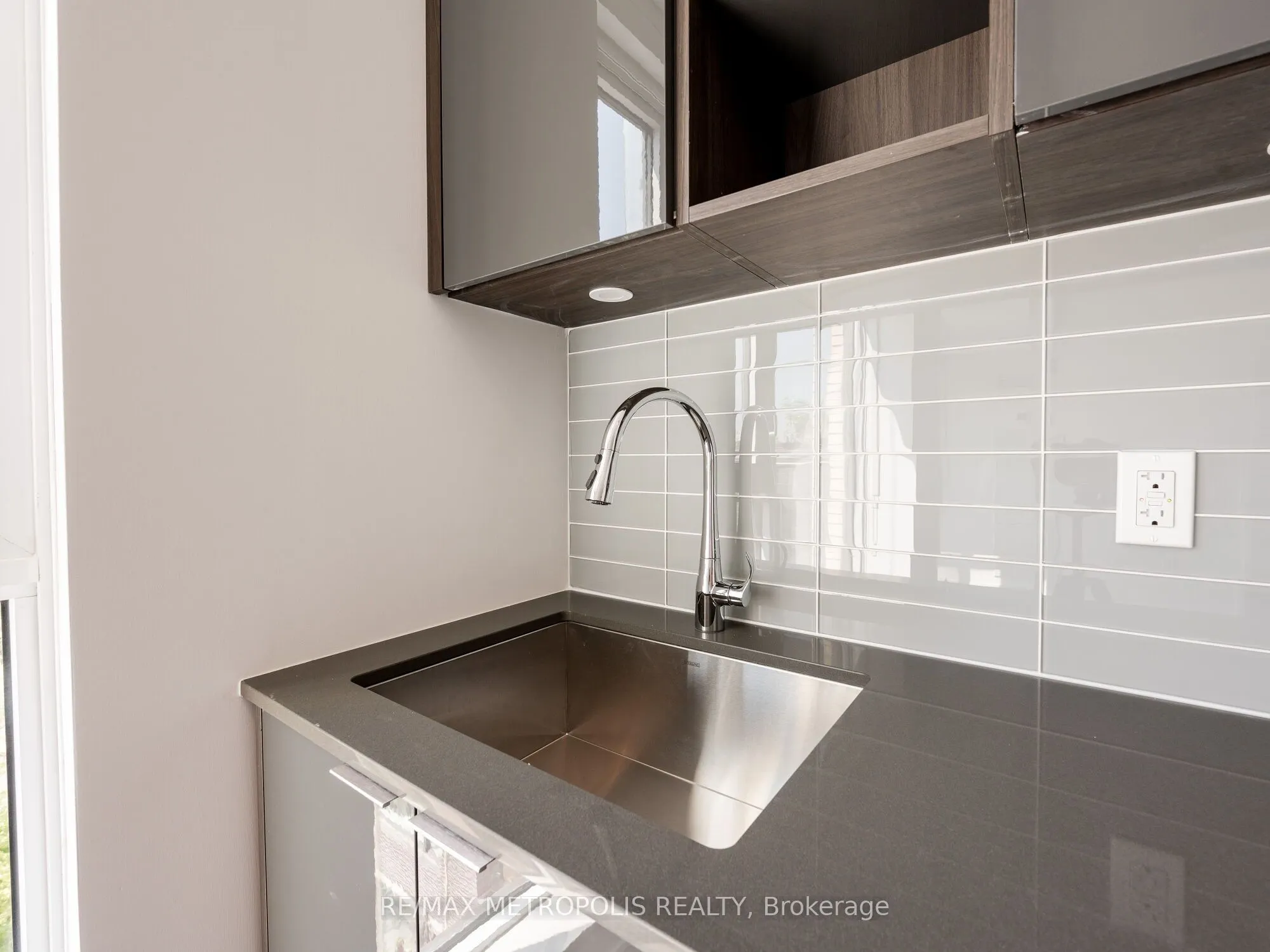 543 Richmond Street W, #806
