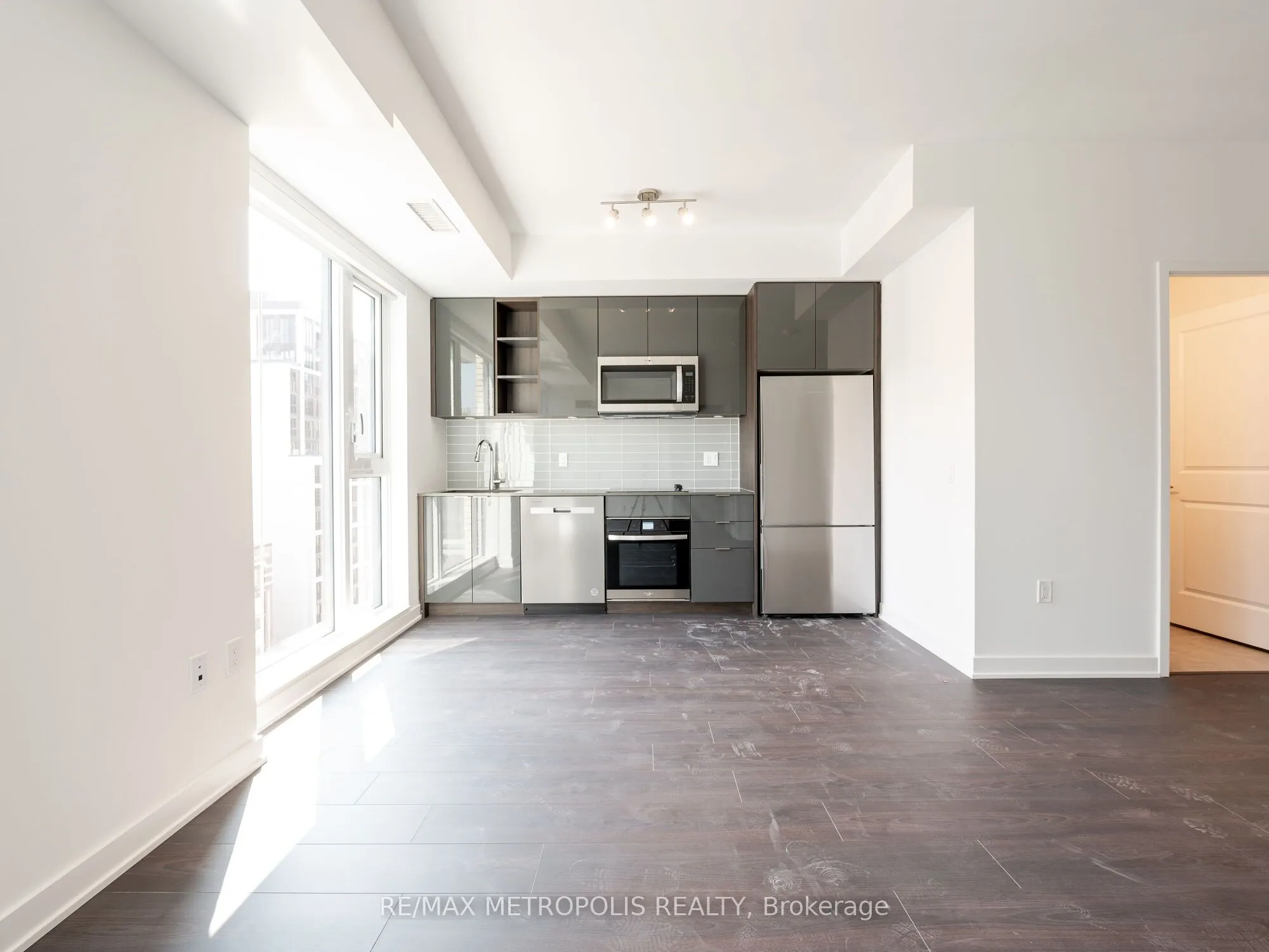 543 Richmond Street W, #806
