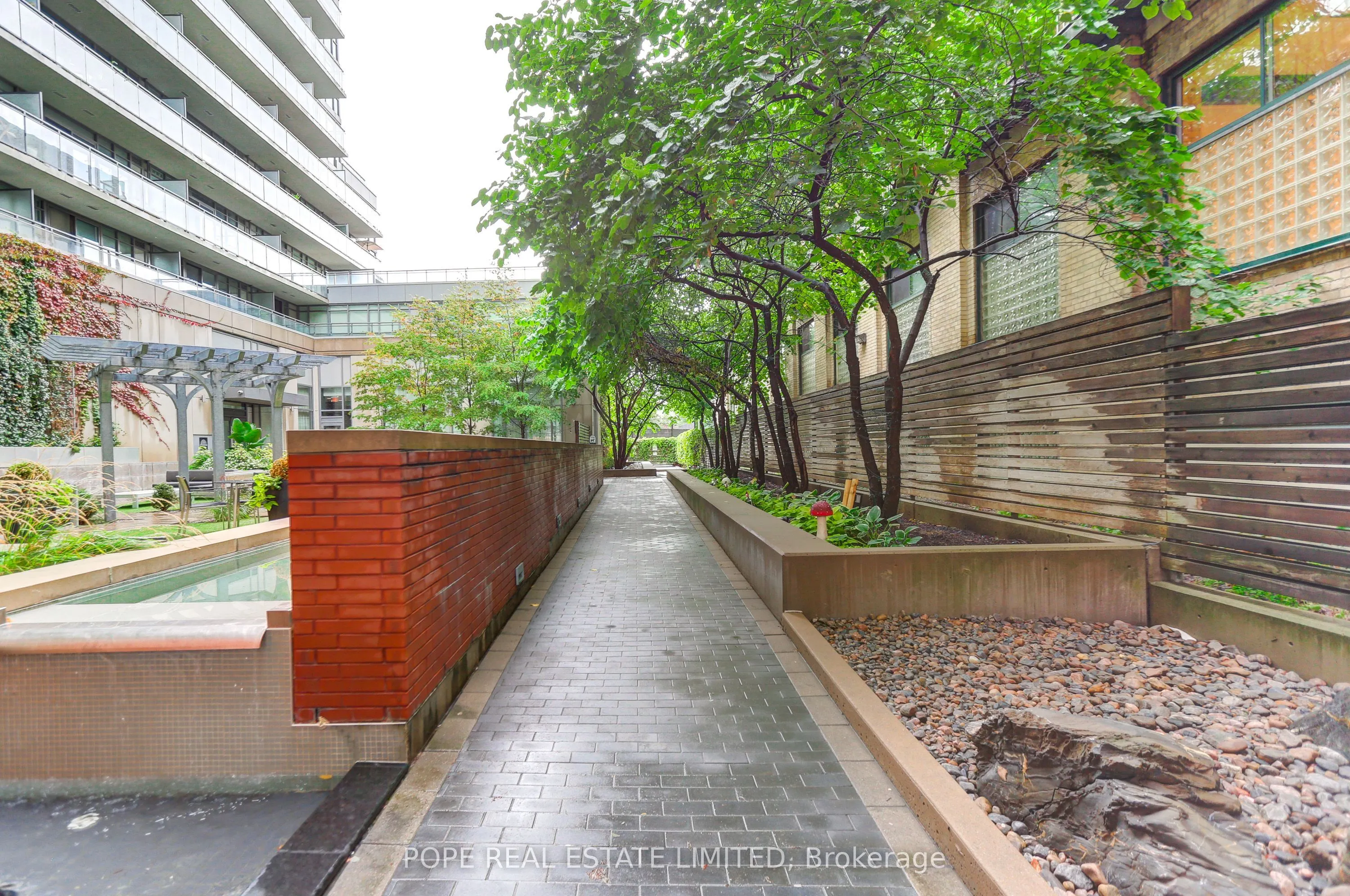 781 King Street W, #211