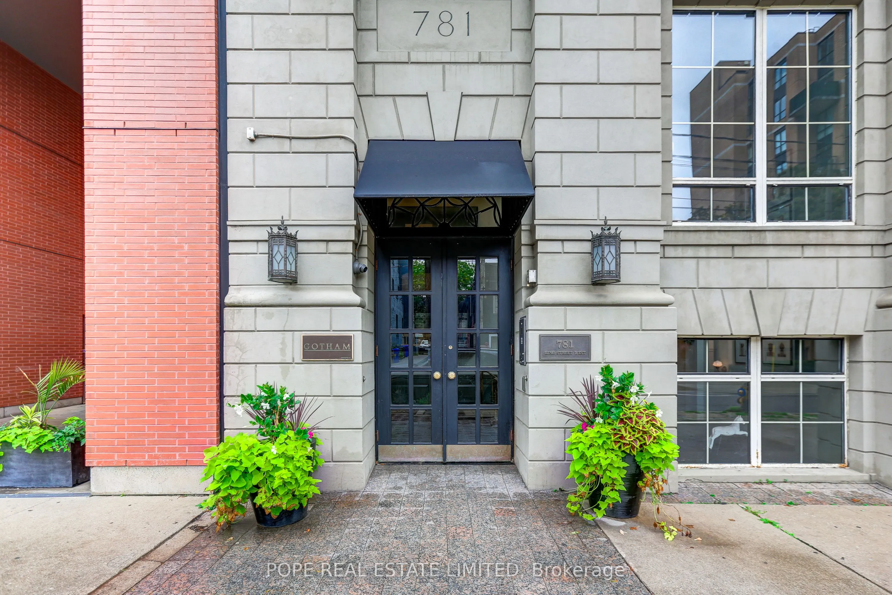 781 King Street W, #211