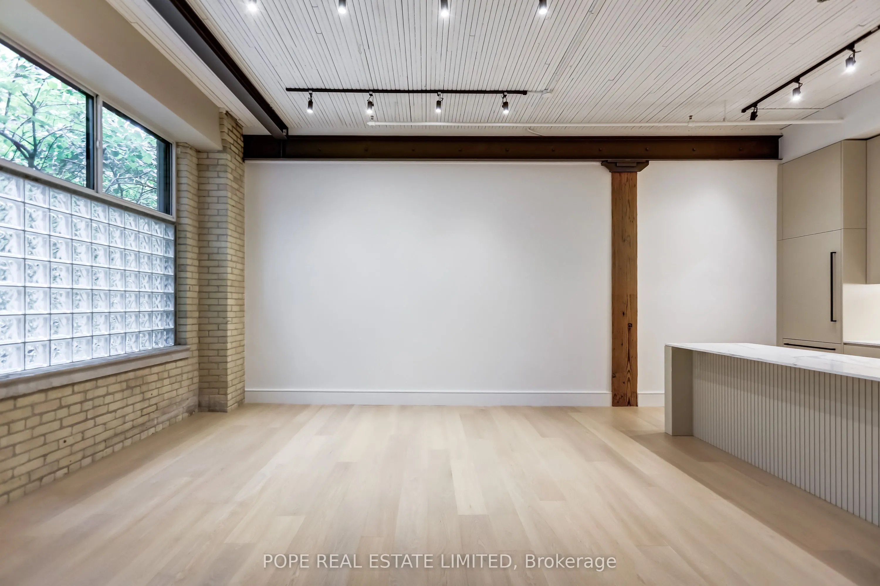 781 King Street W, #211