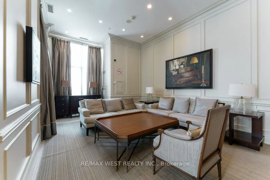 15 Rean Drive, #407