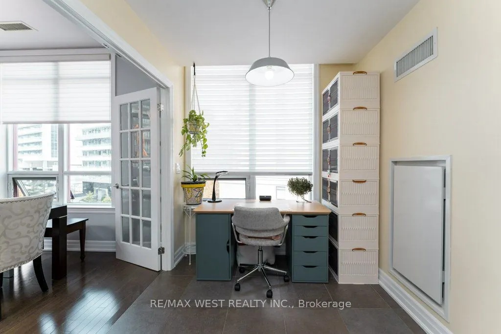 15 Rean Drive, #407