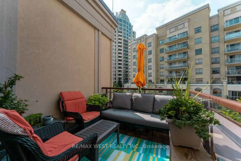15 Rean Drive, #407