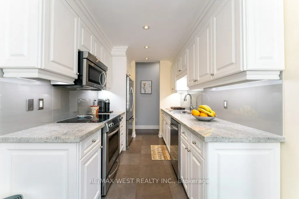 15 Rean Drive, #407
