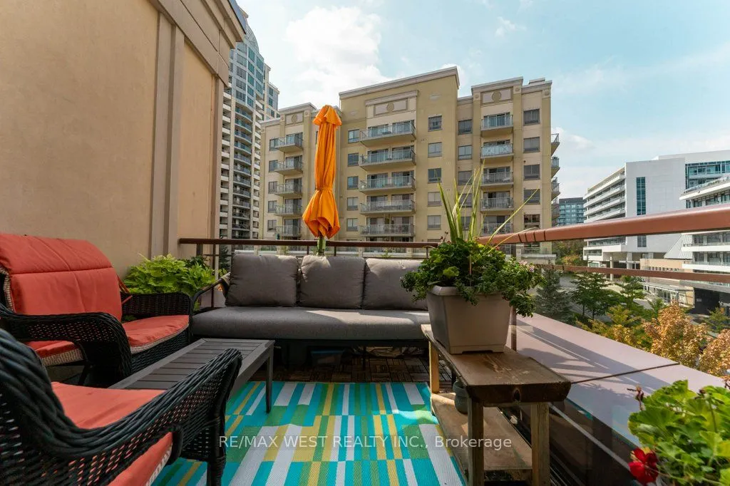 15 Rean Drive, #407
