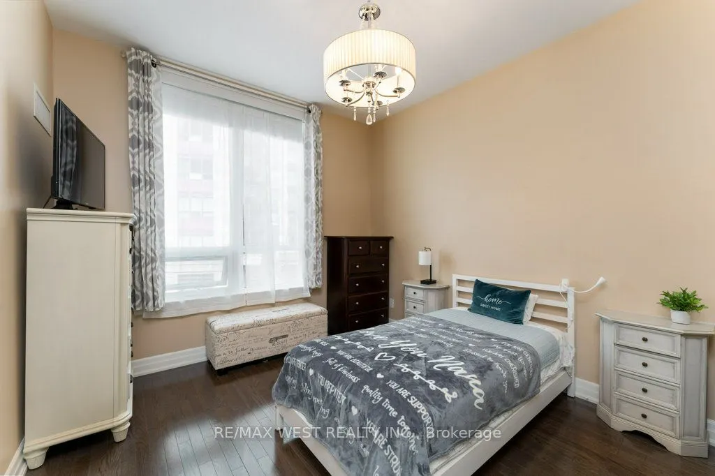 15 Rean Drive, #407