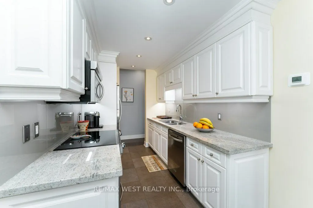 15 Rean Drive, #407