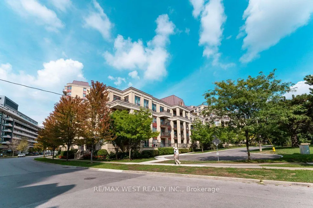 15 Rean Drive, #407