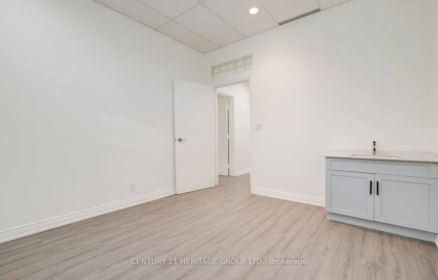 2900 Yonge Street, #101