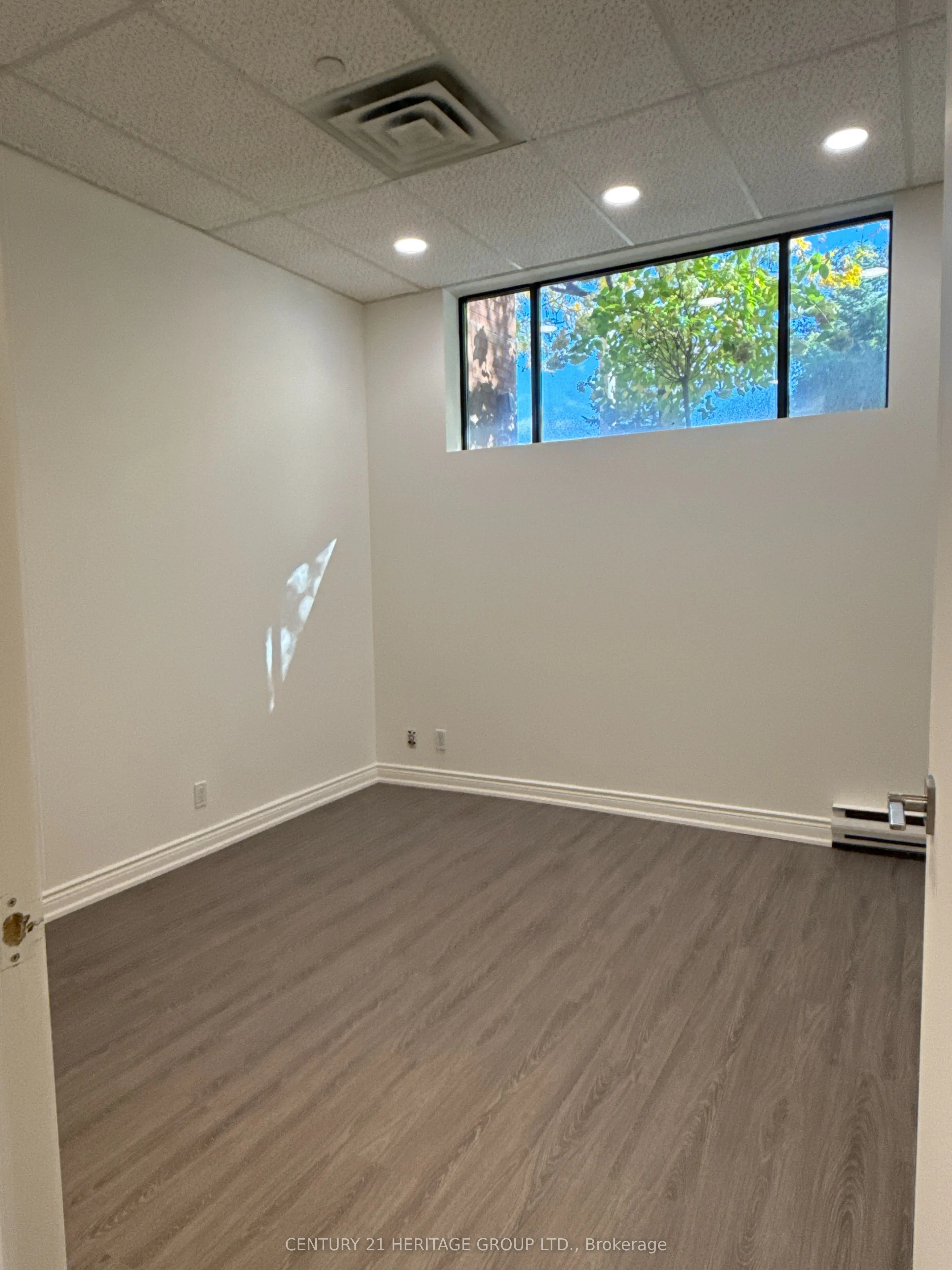 2900 Yonge Street, #101