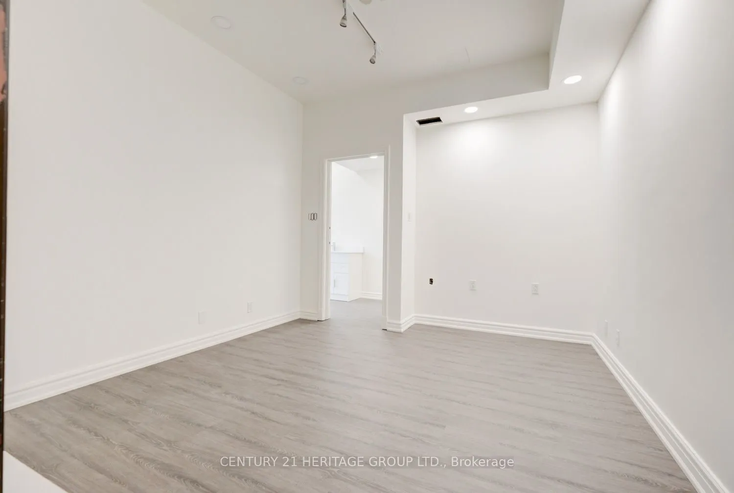 2900 Yonge Street, #101