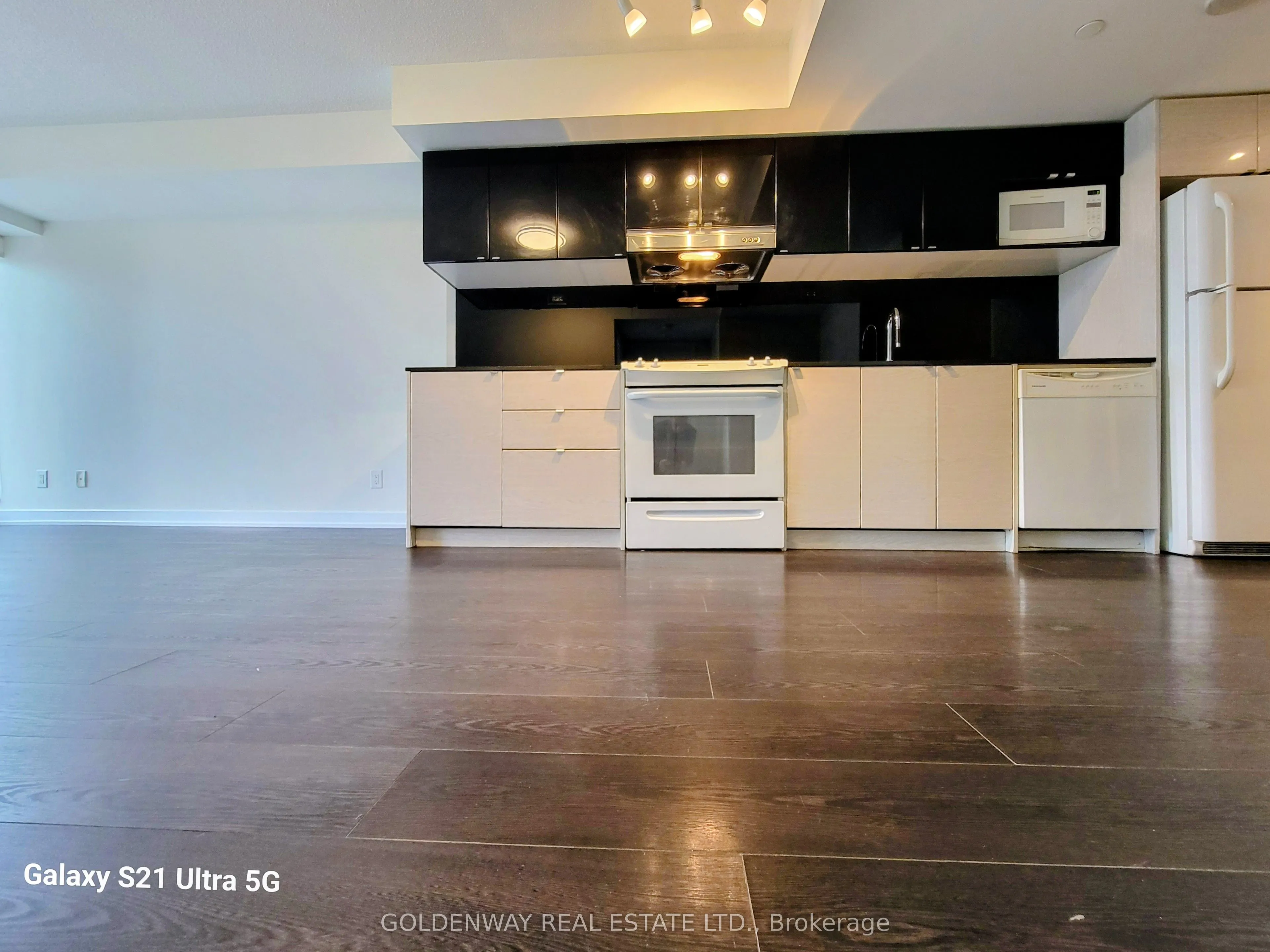 72 Esther Shiner Boulevard, #1211