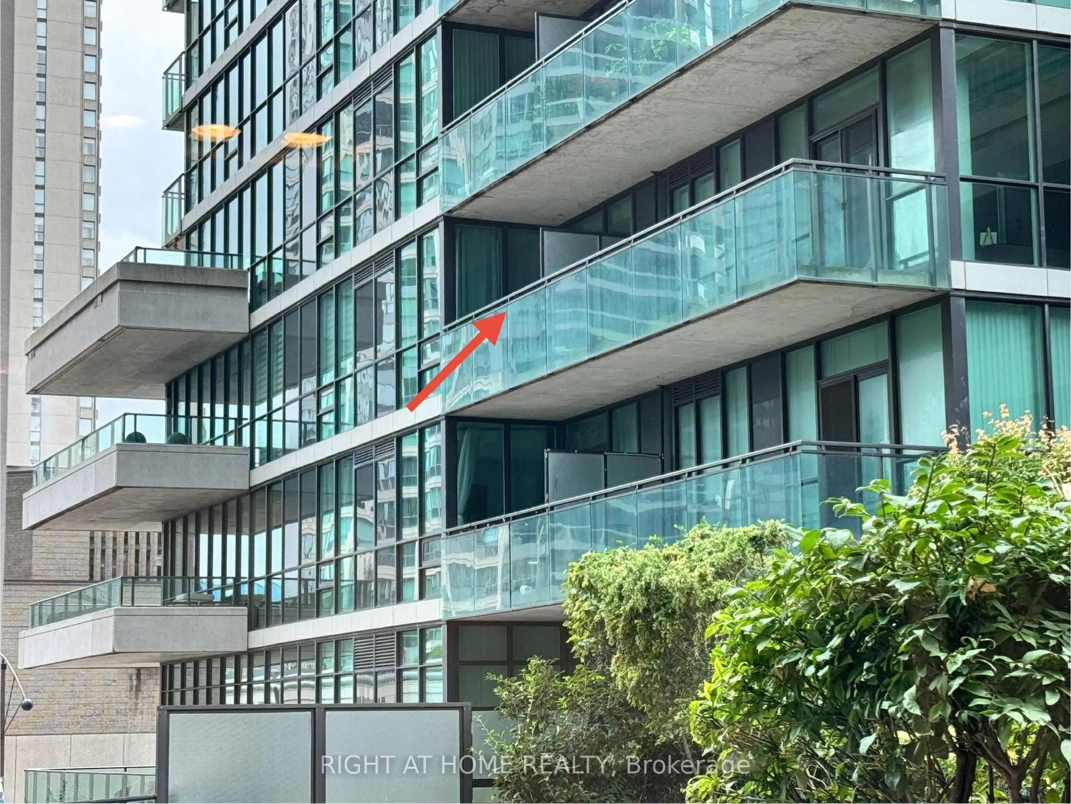 33 Bay Street, #410
