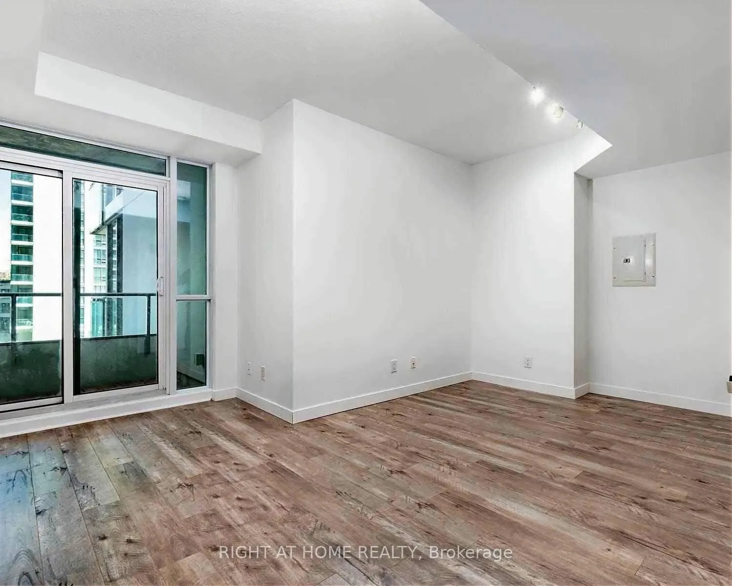 33 Bay Street, #410