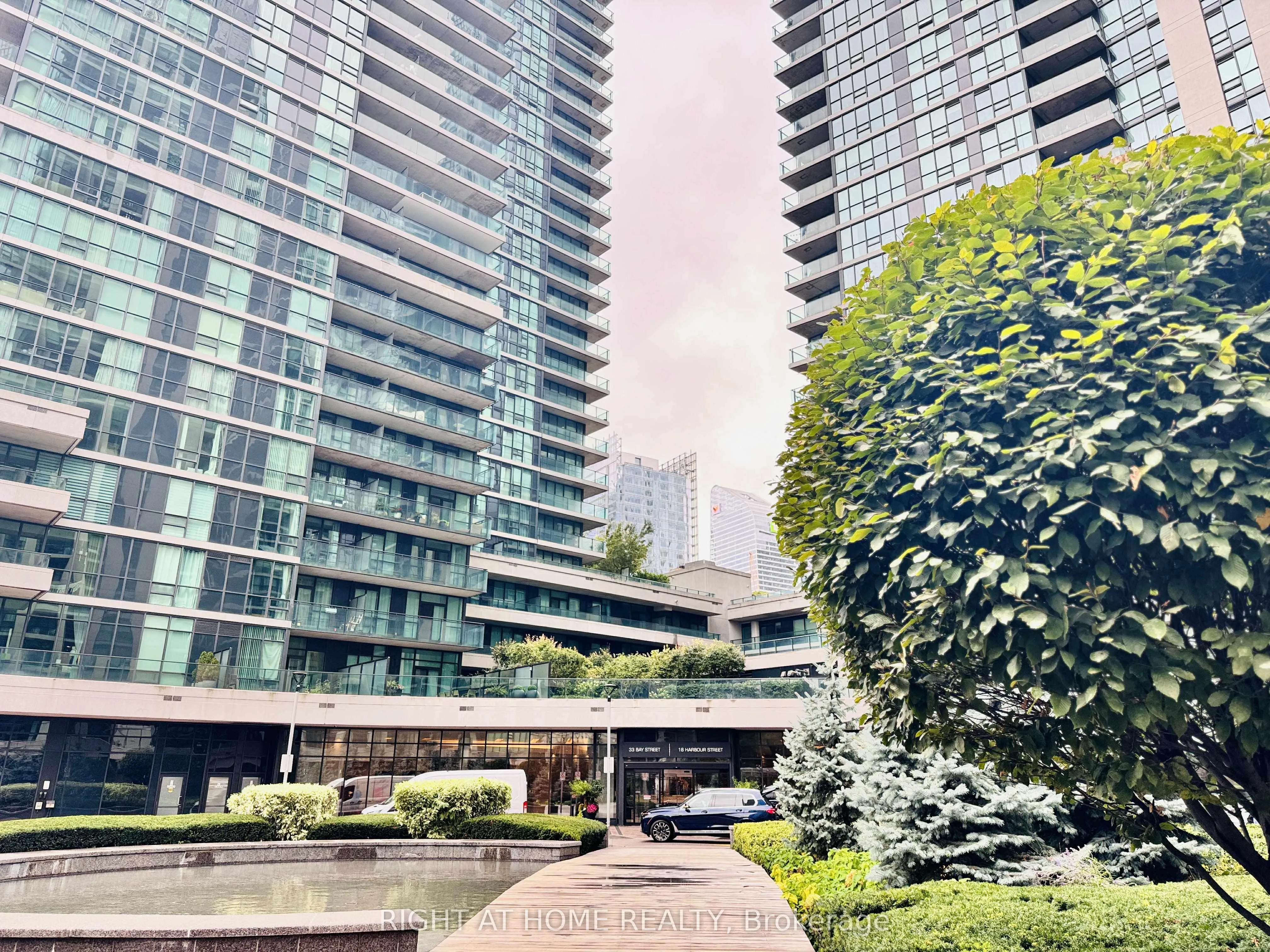 33 Bay Street, #410