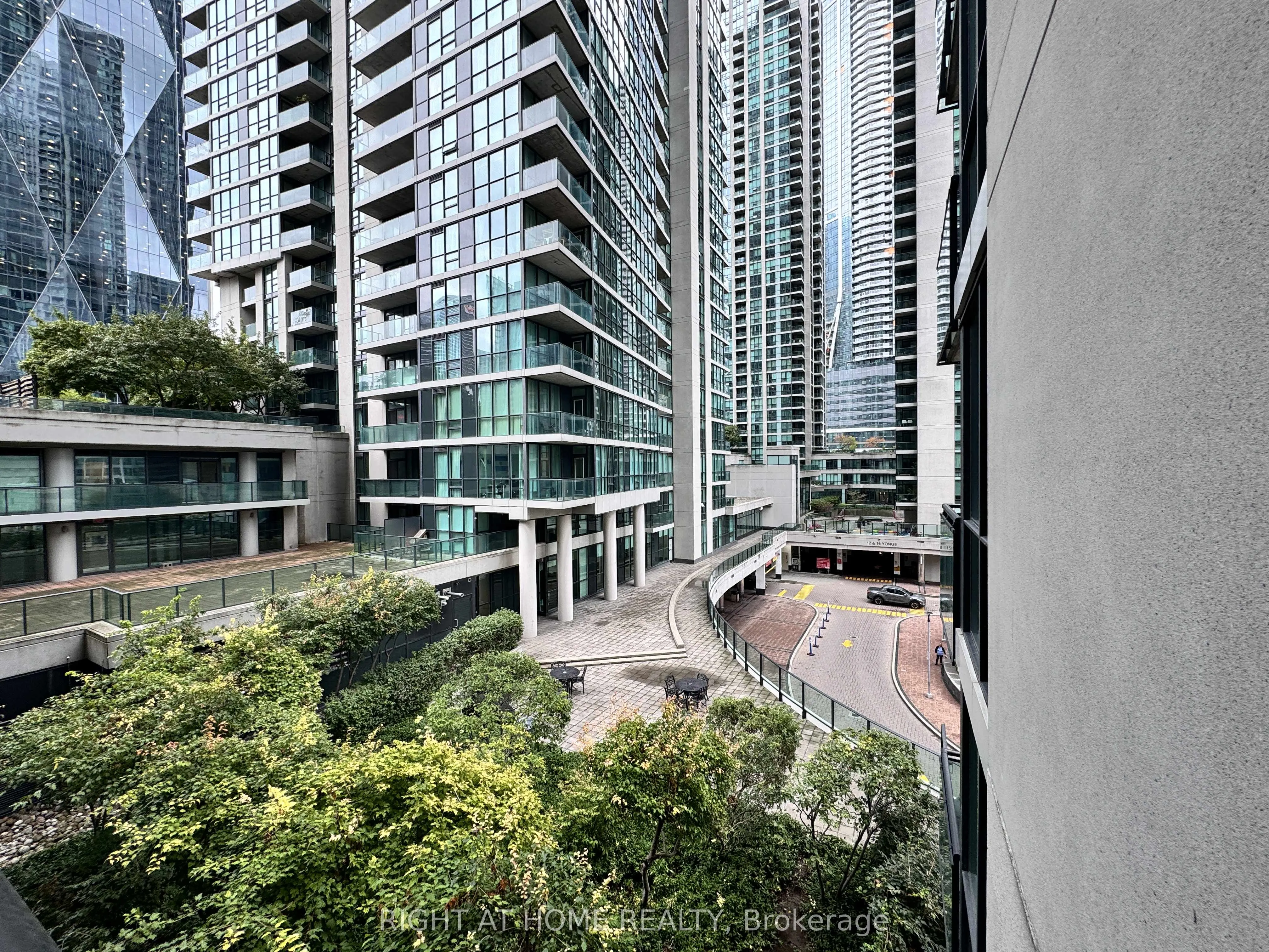 33 Bay Street, #410