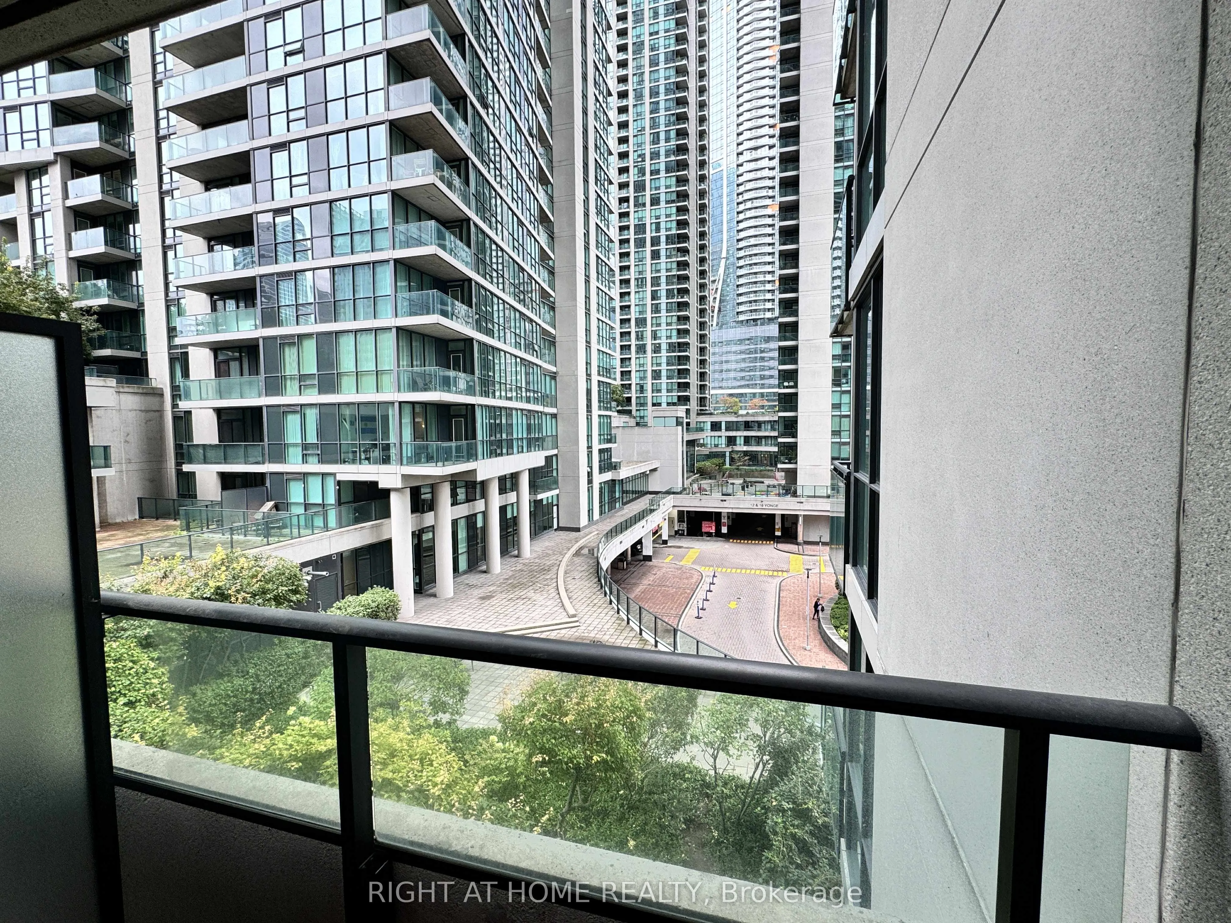33 Bay Street, #410