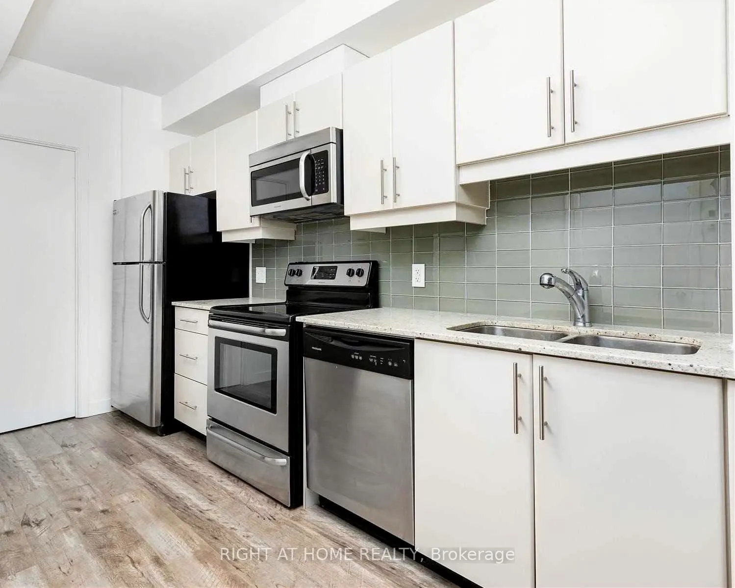 33 Bay Street, #410