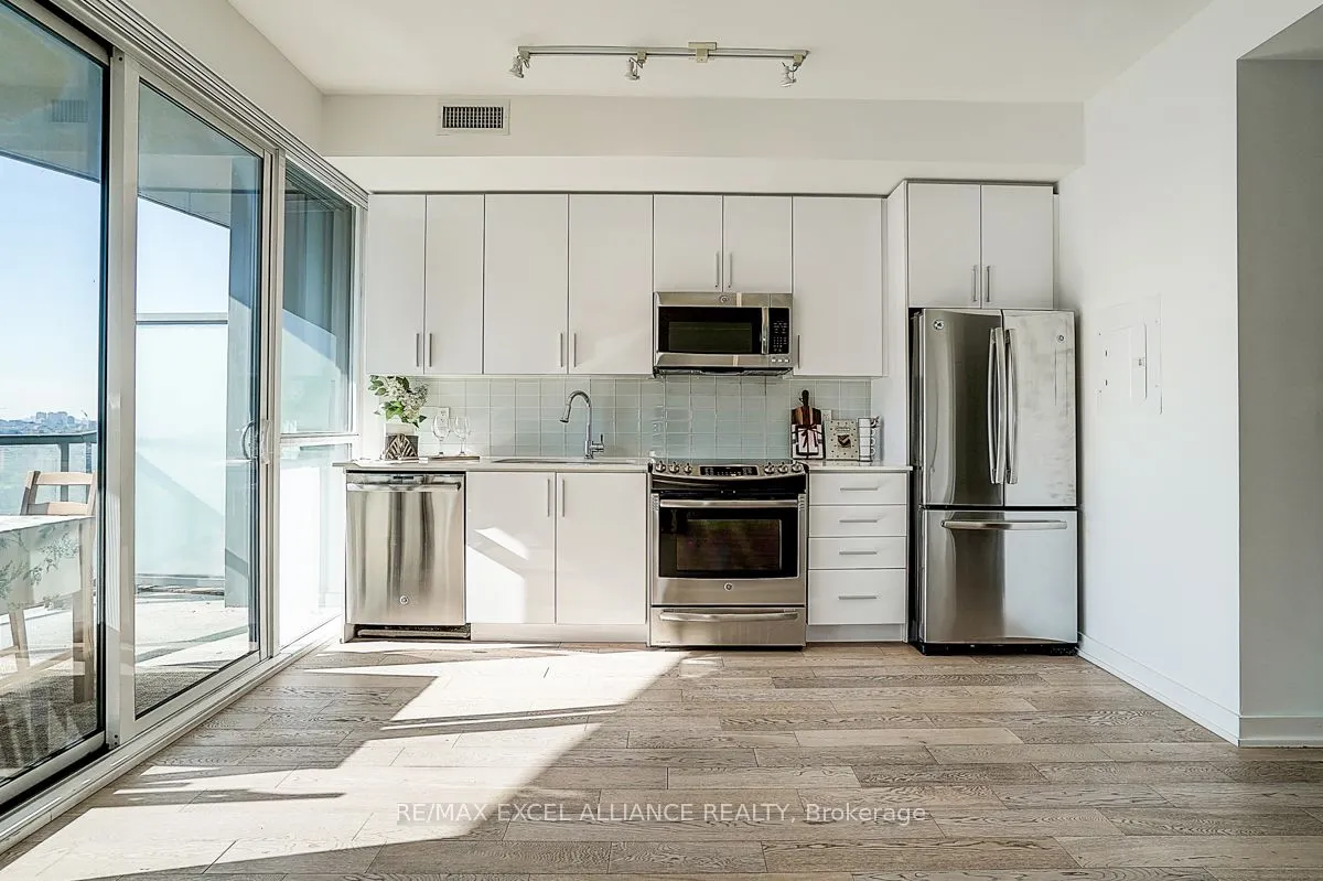 20 Bruyeres Mews, #2501