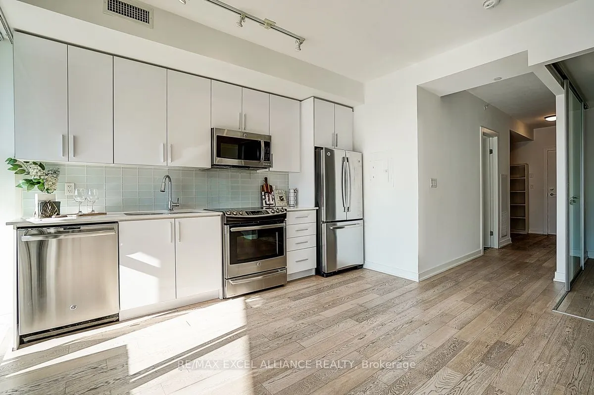 20 Bruyeres Mews, #2501