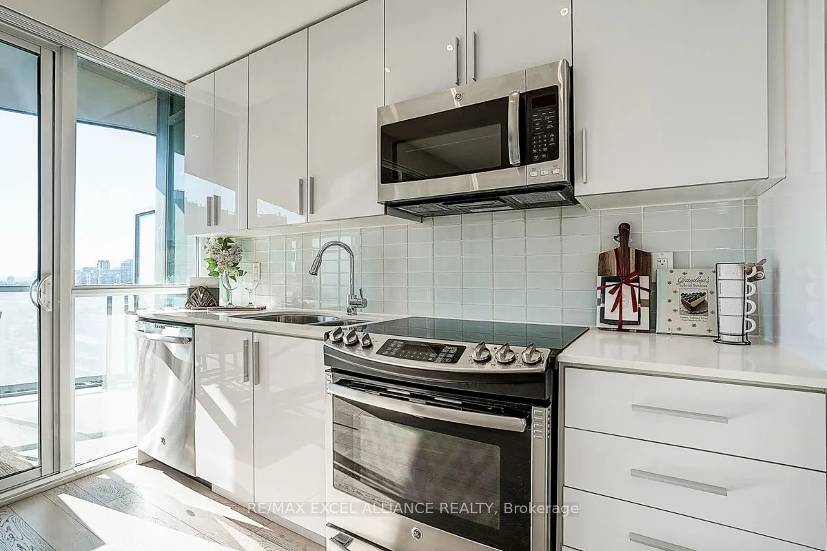 20 Bruyeres Mews, #2501