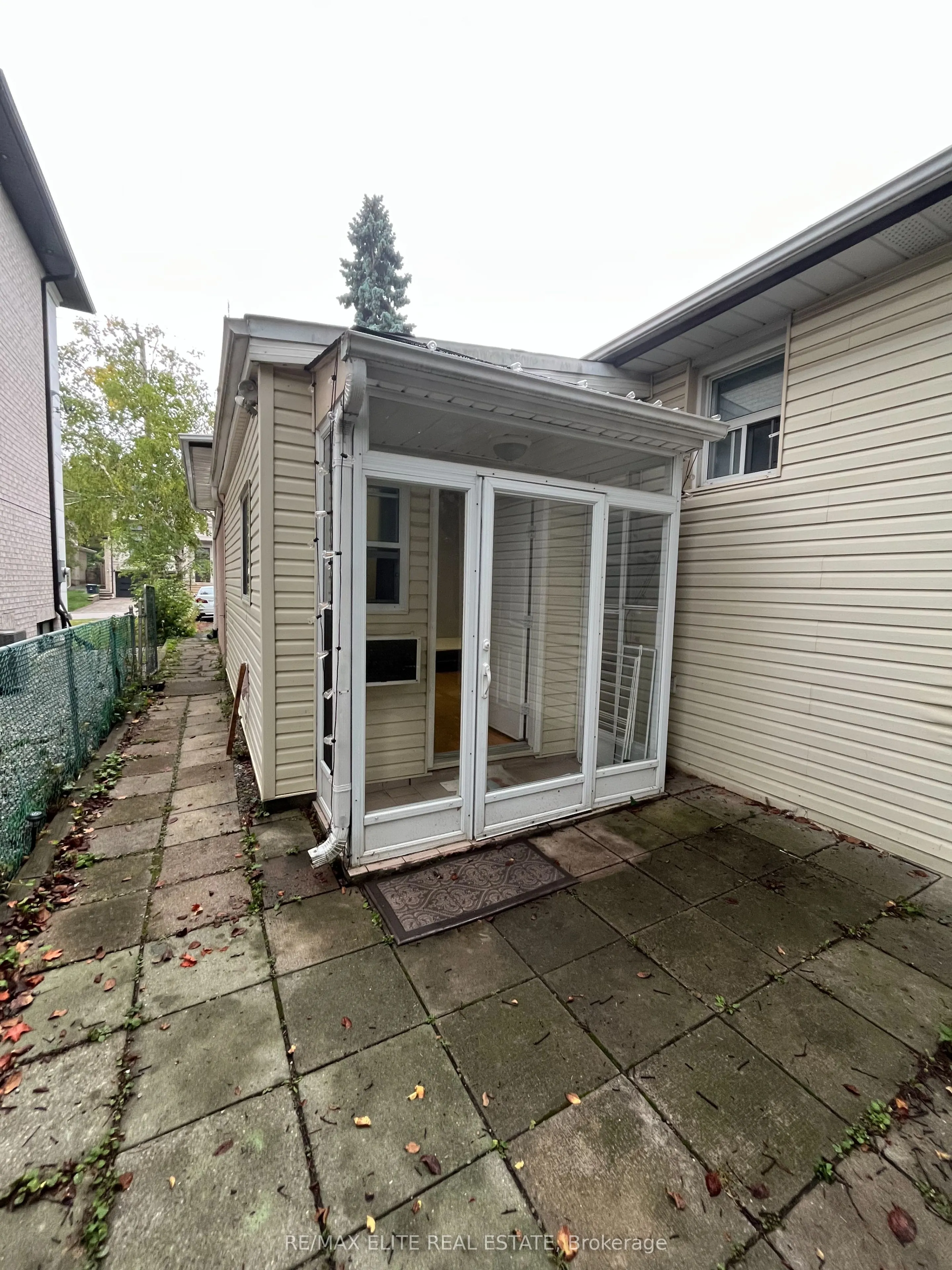 49 Viamede Crescent
