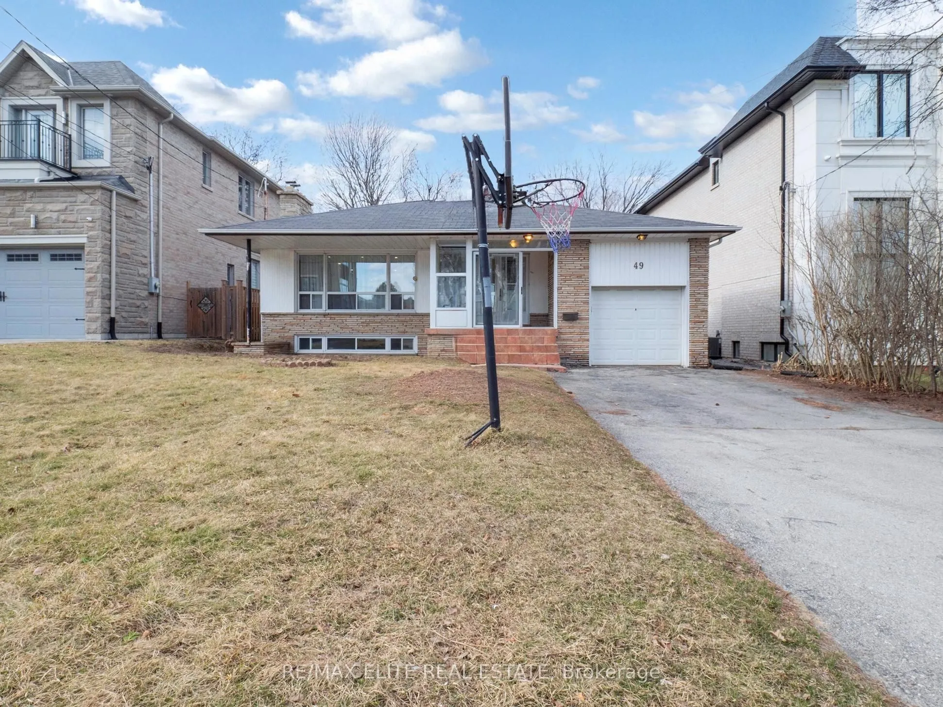 49 Viamede Crescent