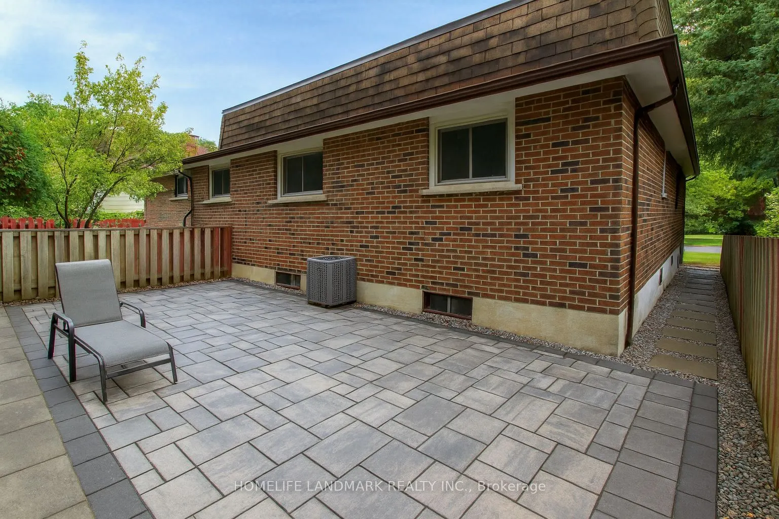 104 Loganberry Crescent