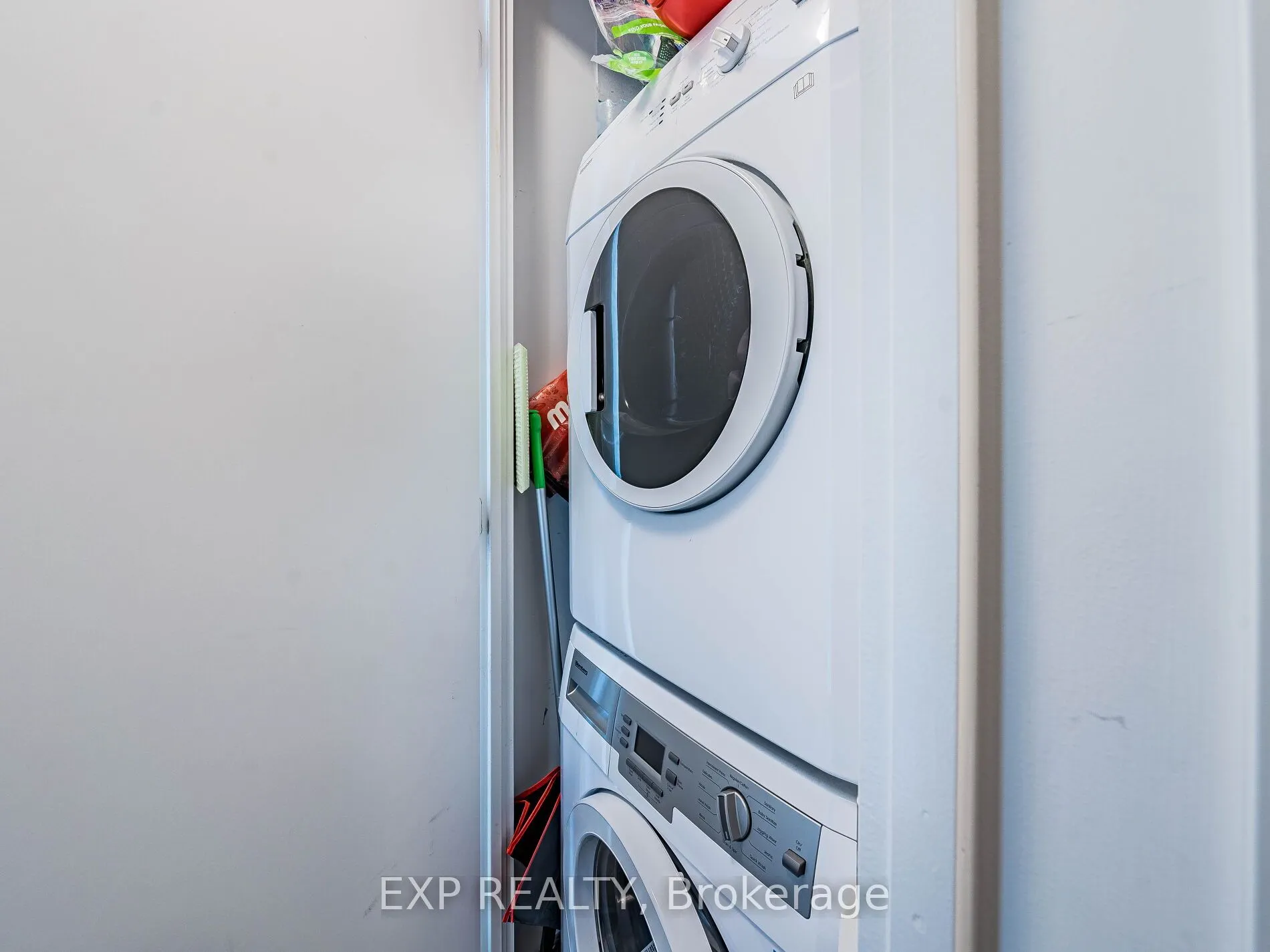 181 Dundas Street E, #3708