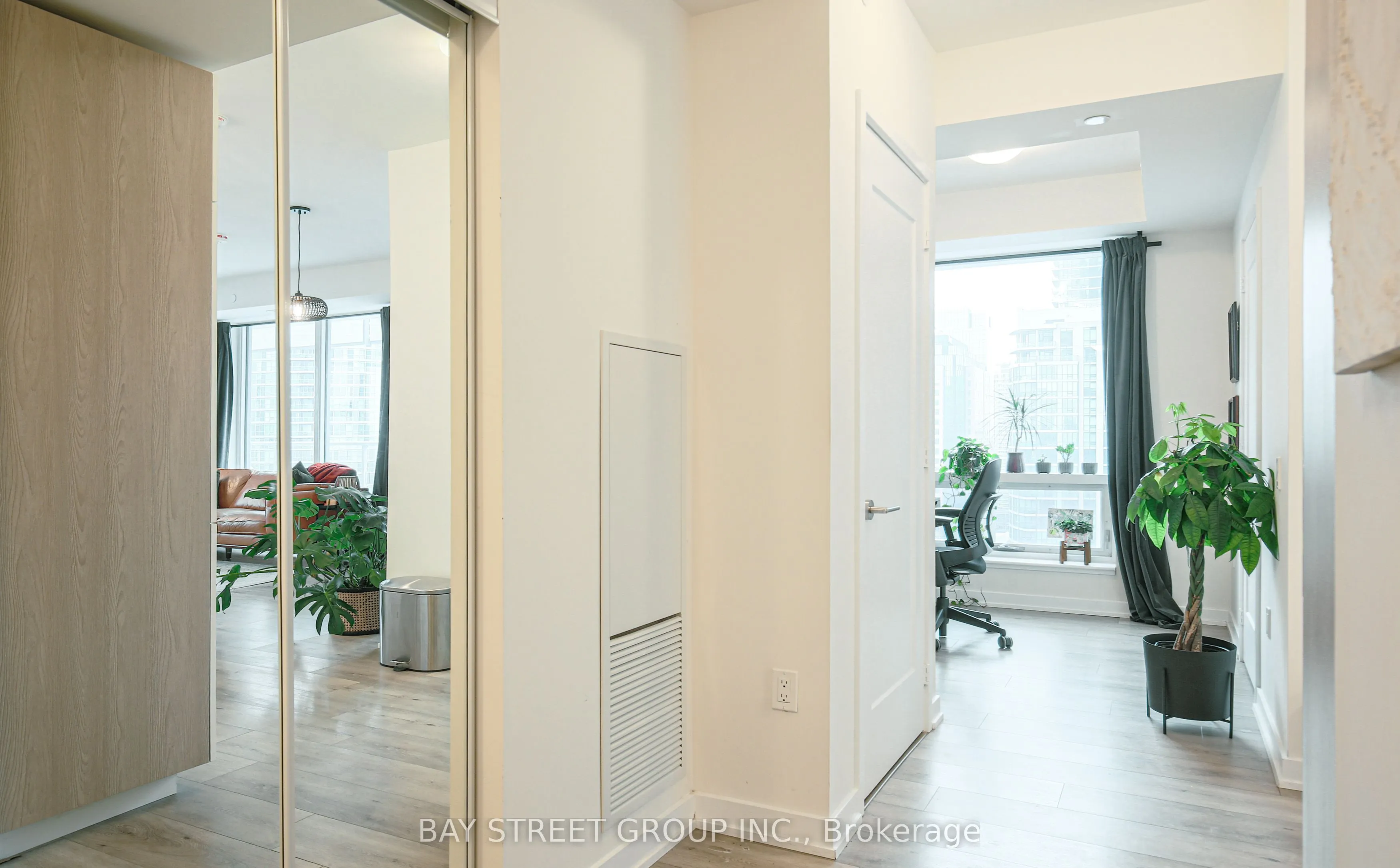 28 Freeland Street, #2004