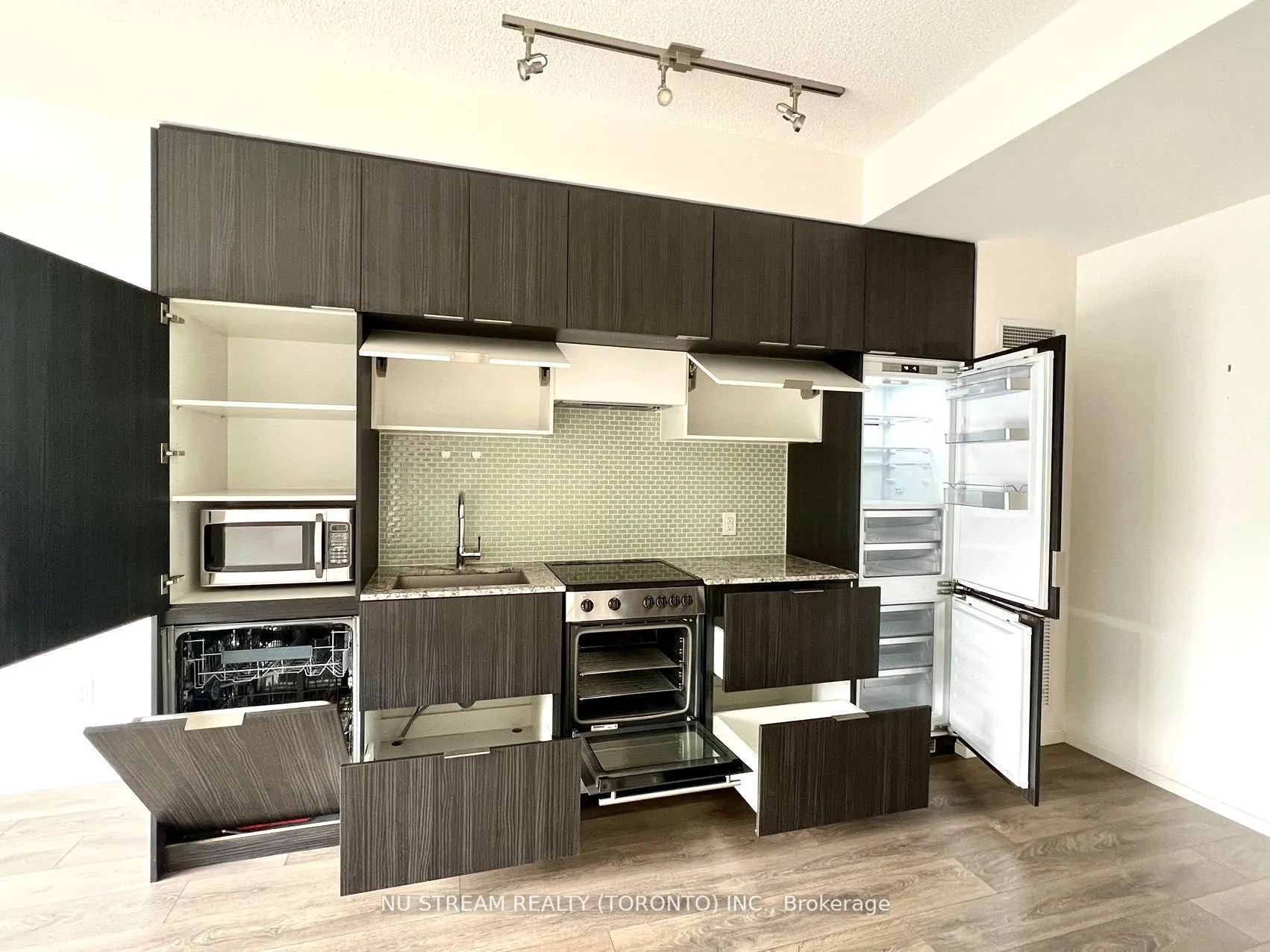 159 Dundas Street E, #2903