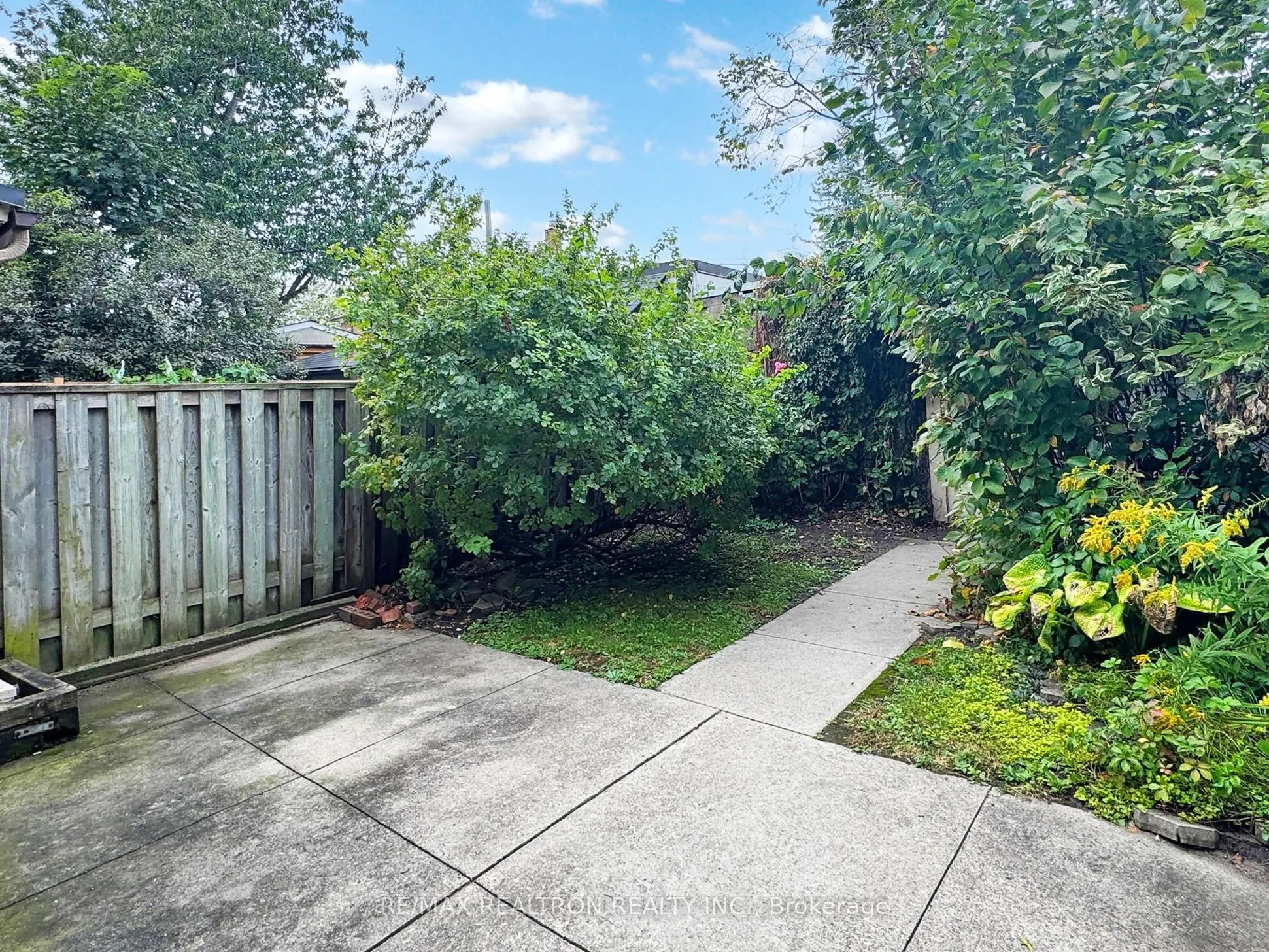 10 Lindsey Avenue