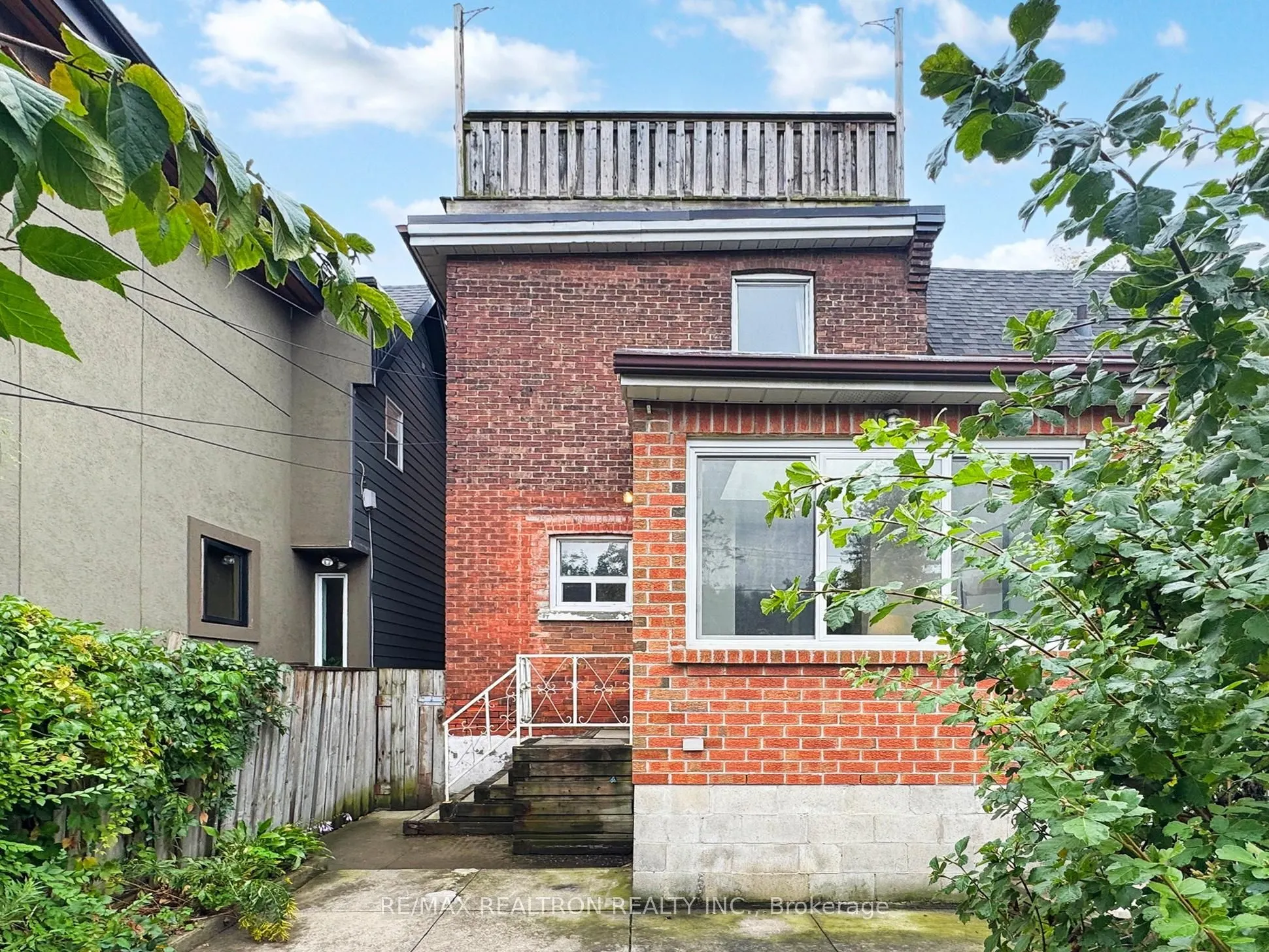 10 Lindsey Avenue