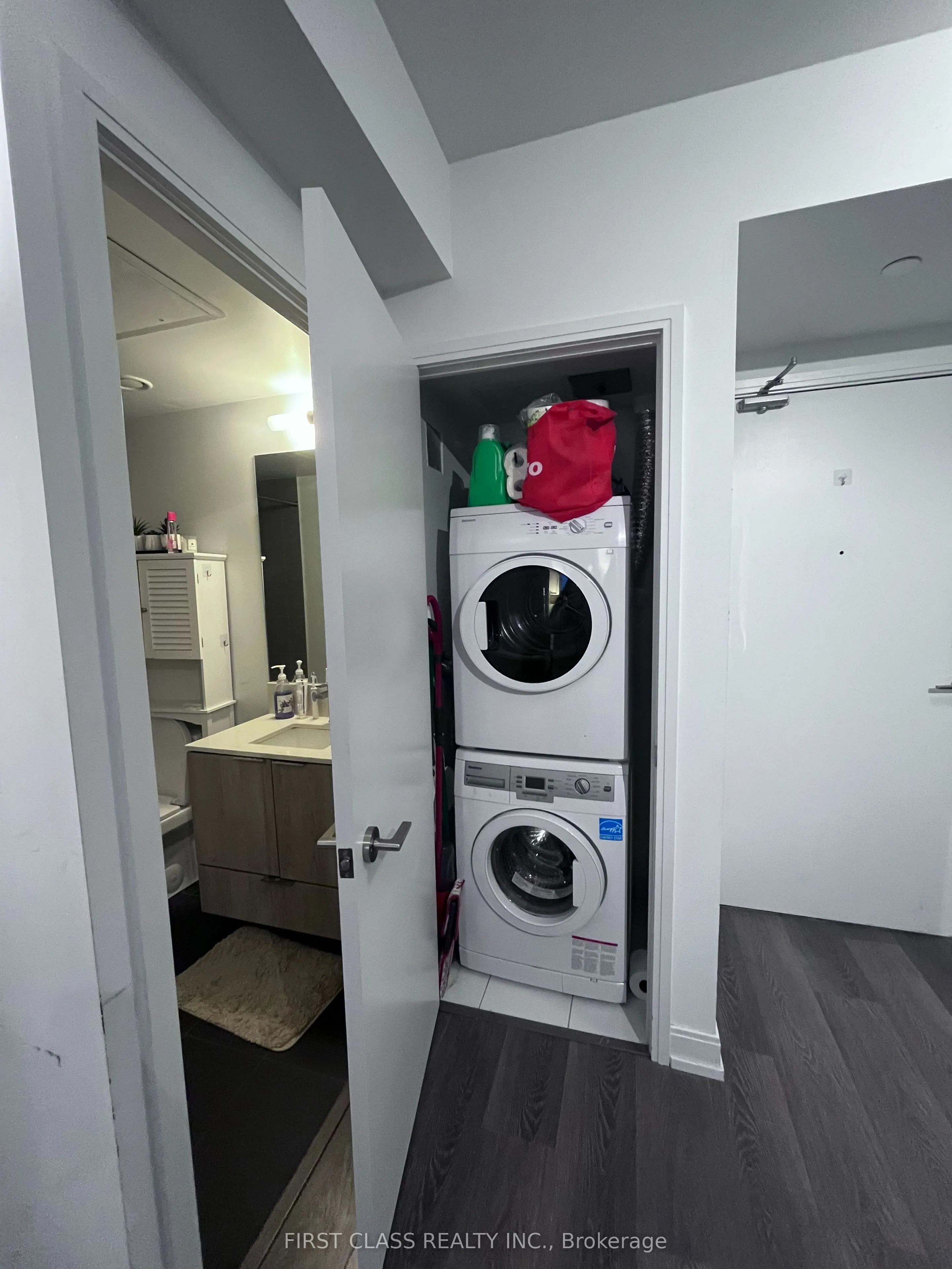181 Dundas Street E, #5506