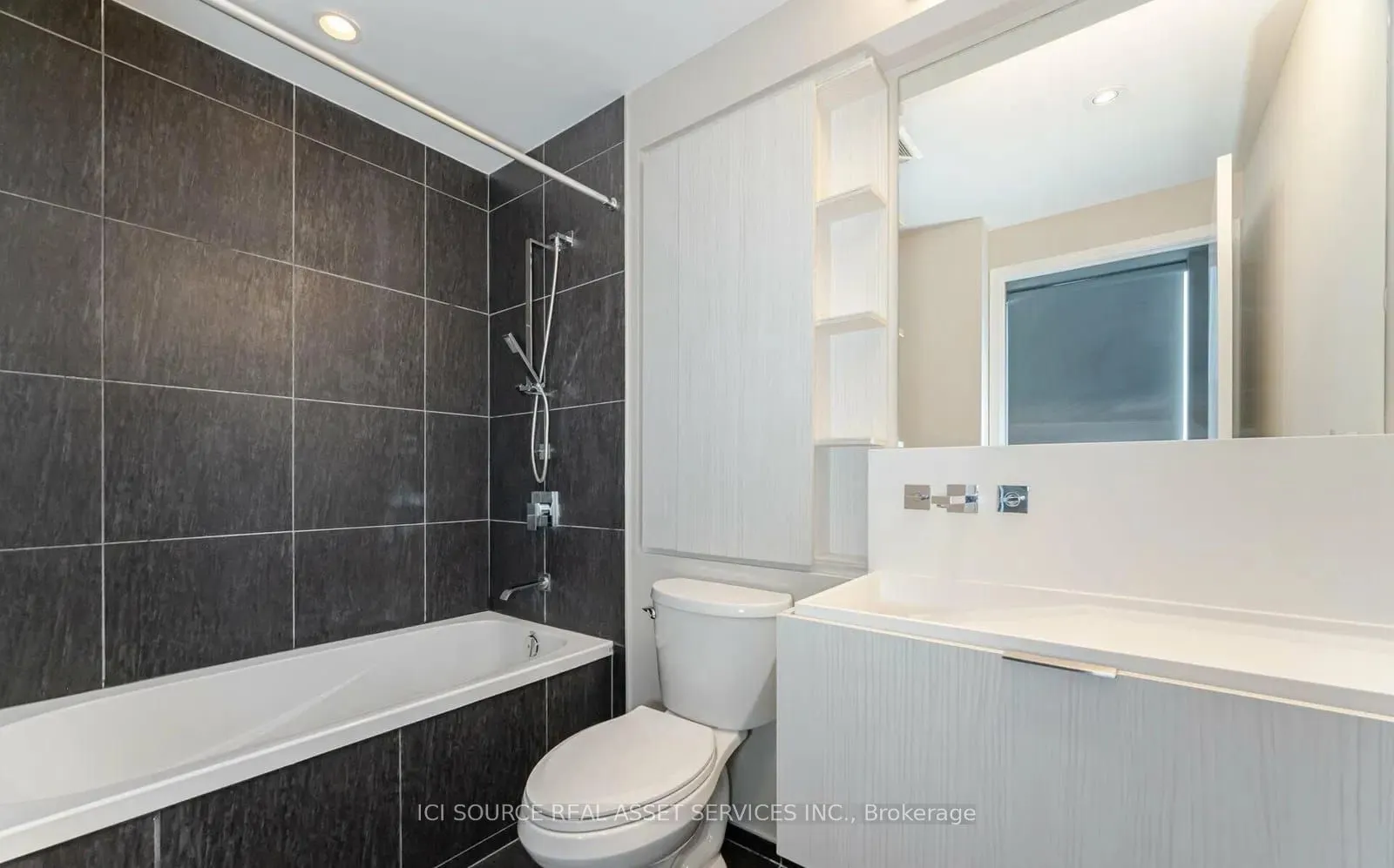 101 Charles Street E, #2906