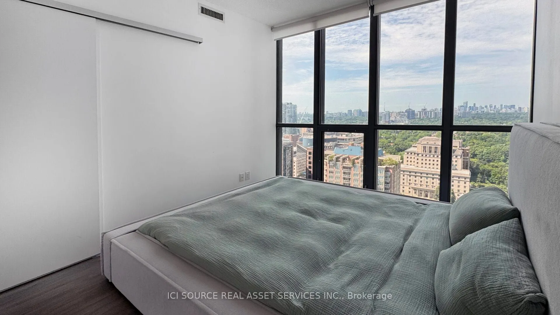 101 Charles Street E, #2906