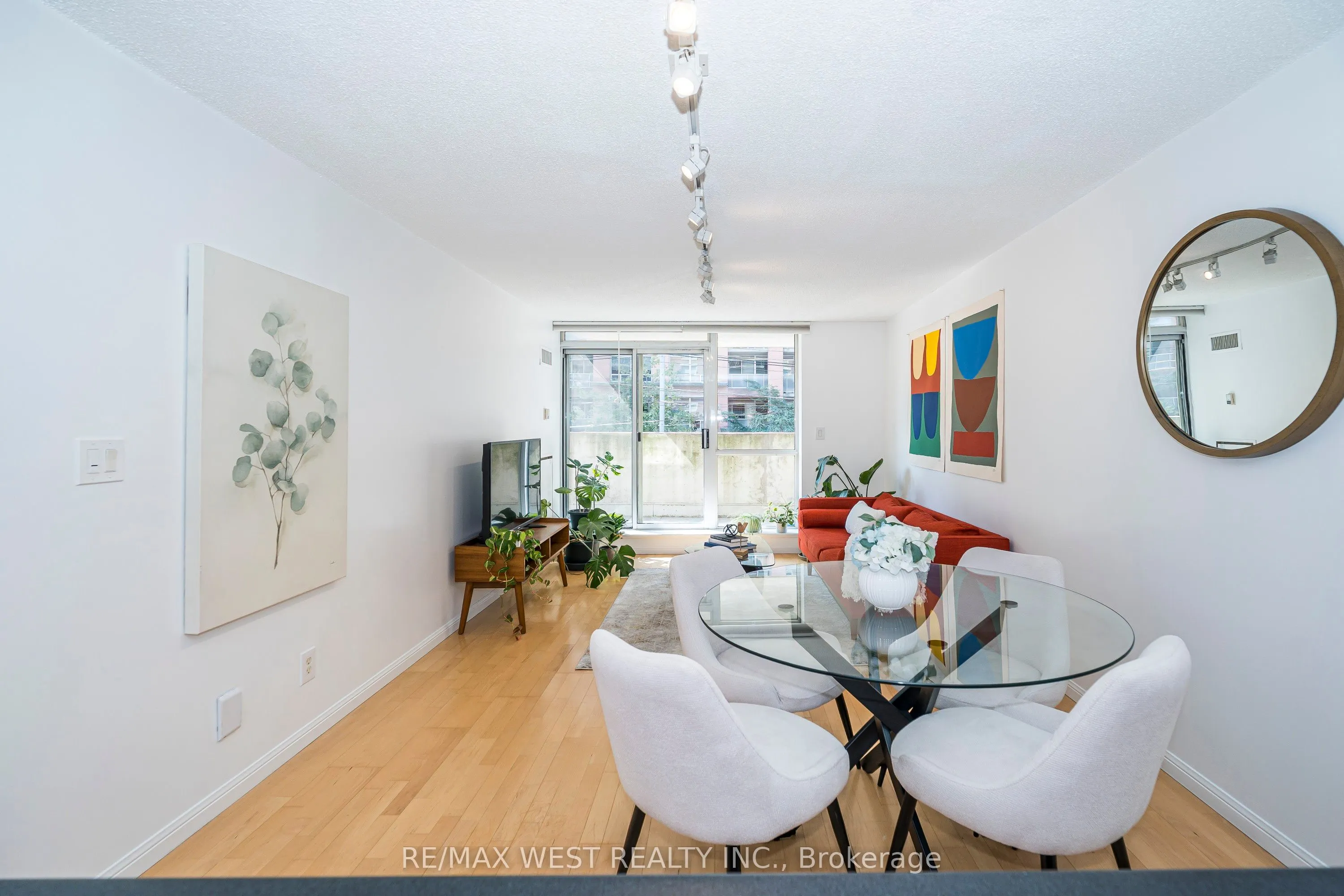 1000 King Street W, #209
