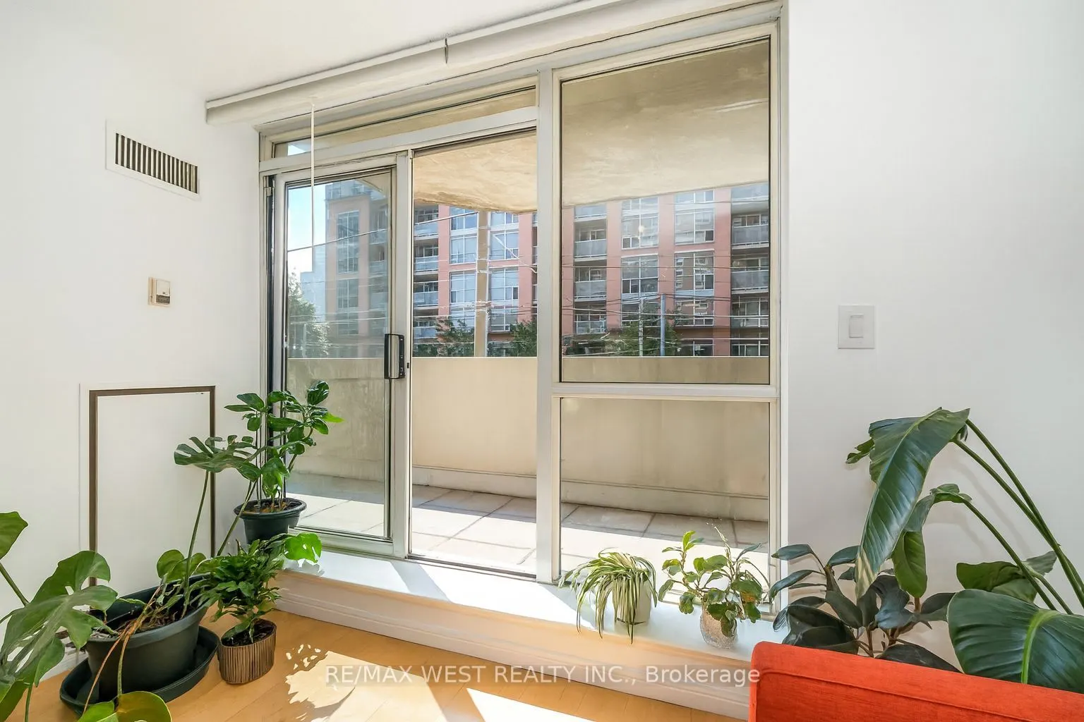 1000 King Street W, #209